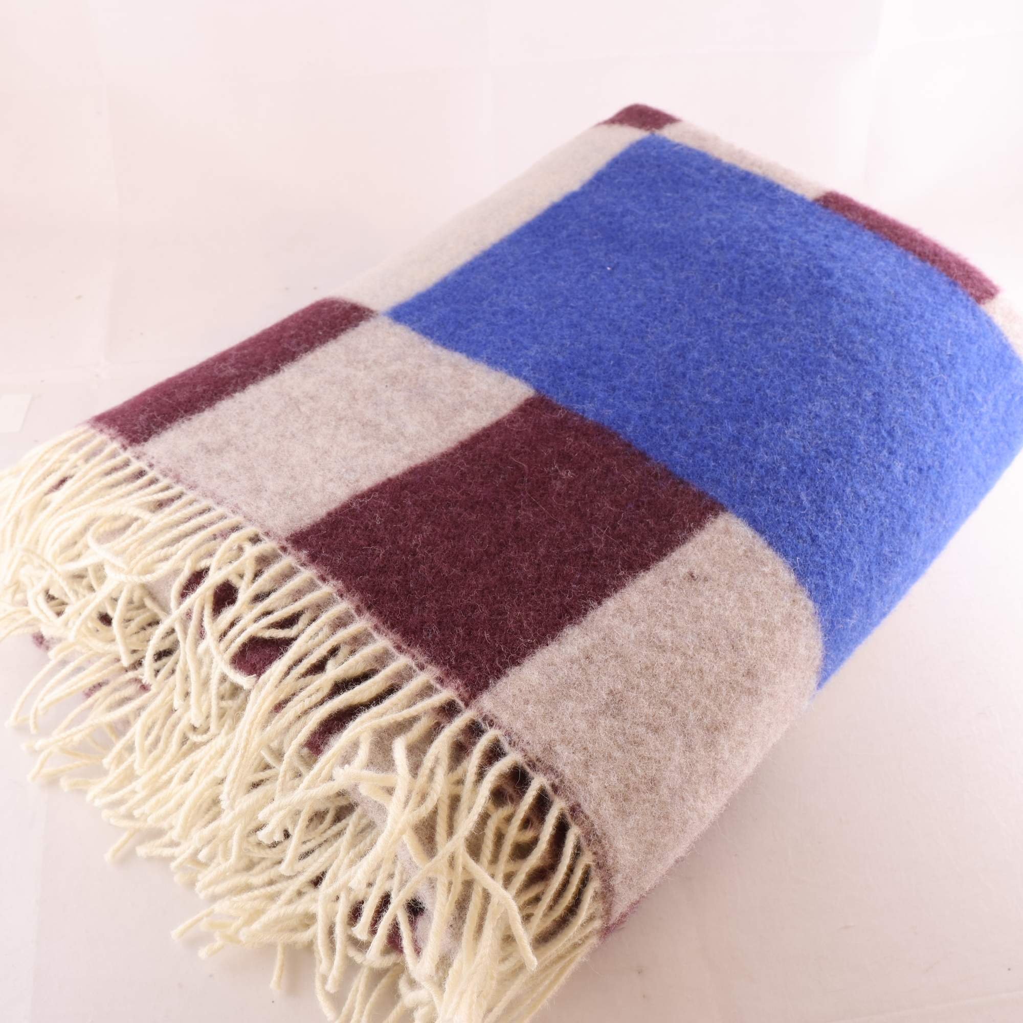 Filt, Arket x. Klippan, blå, vinröd, ull.