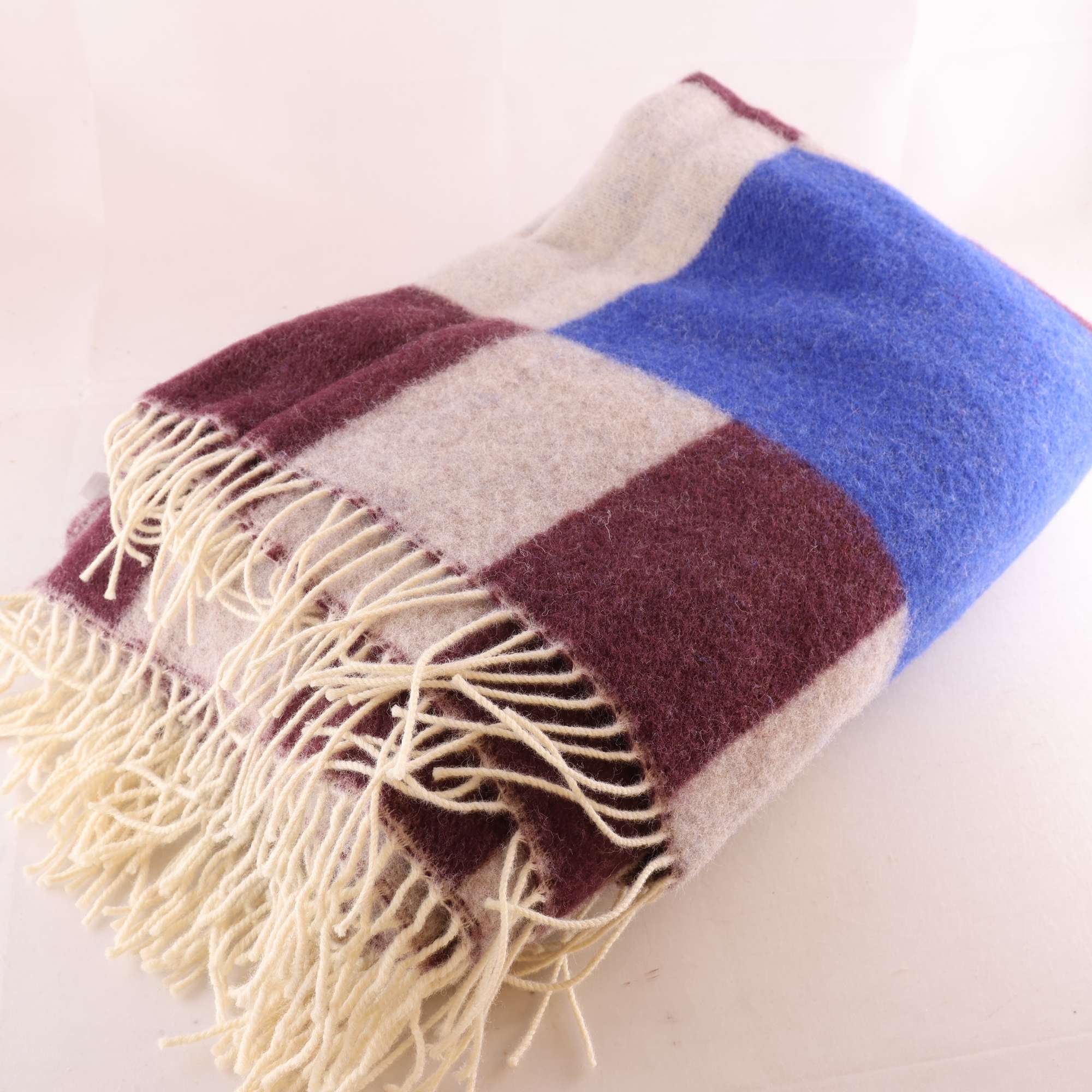 Filt, Arket x. Klippan, blå, vinröd, ull.