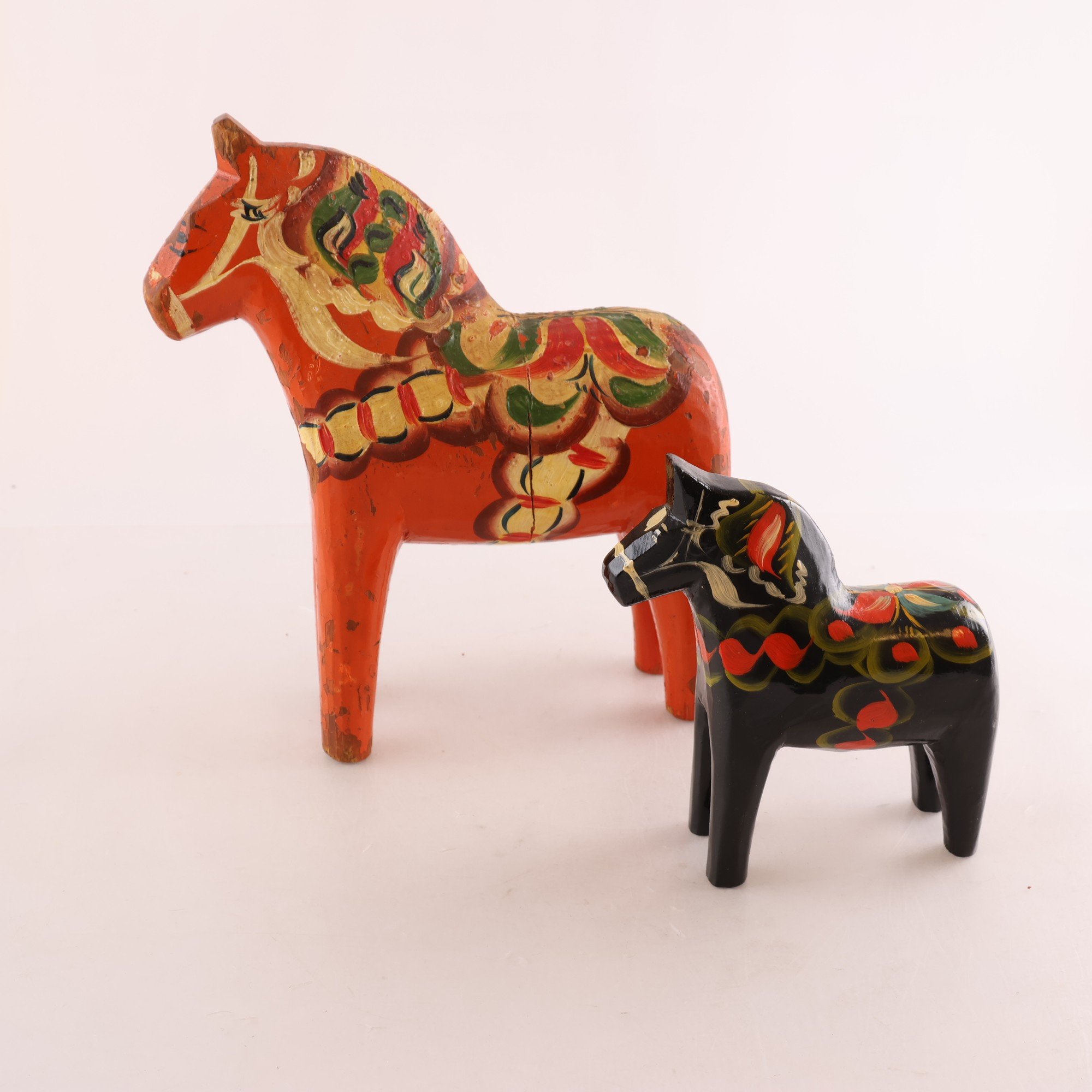 Dalahästar, 2 st. Samfraktas ej.