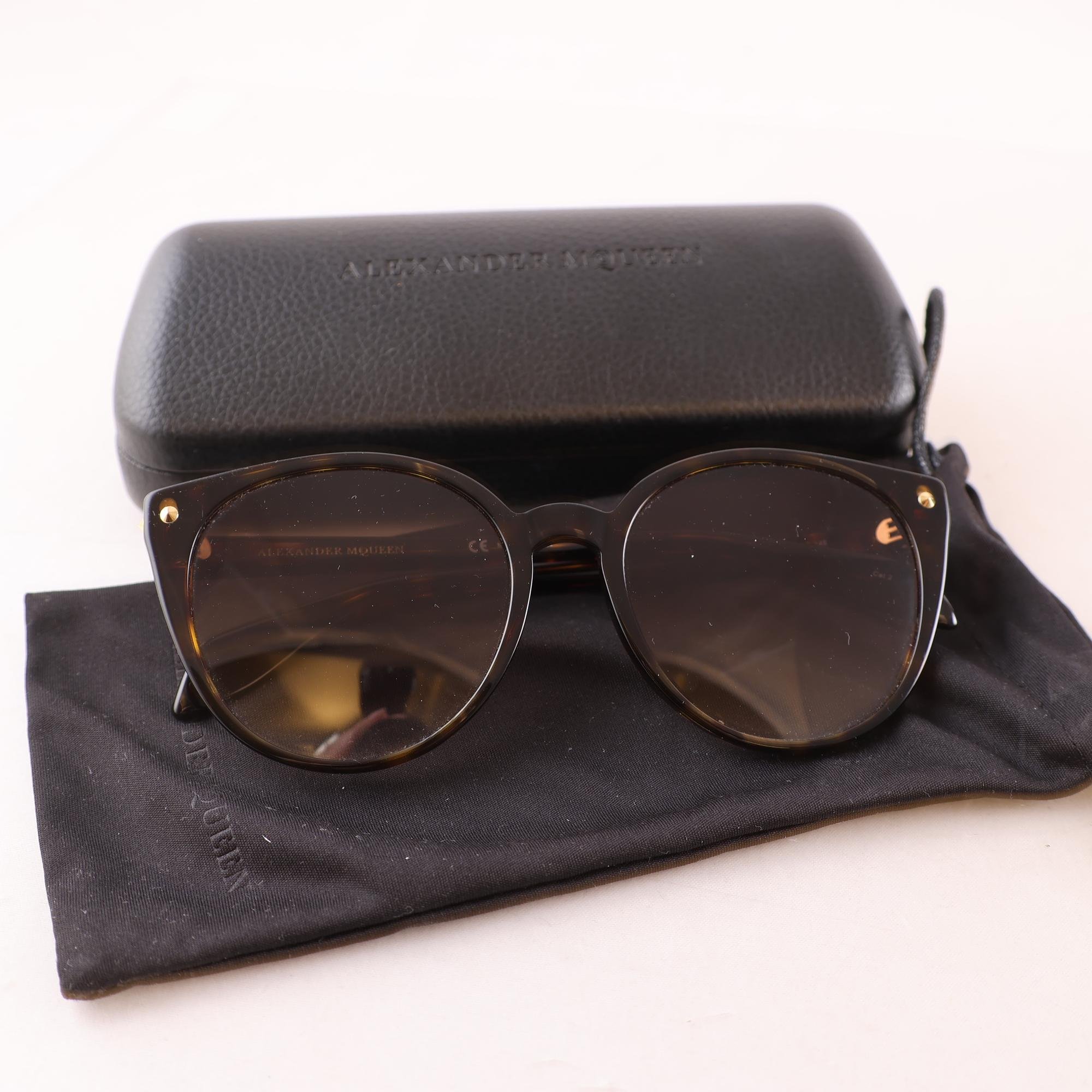 Solglasögon, acetat, Alexander McQueen