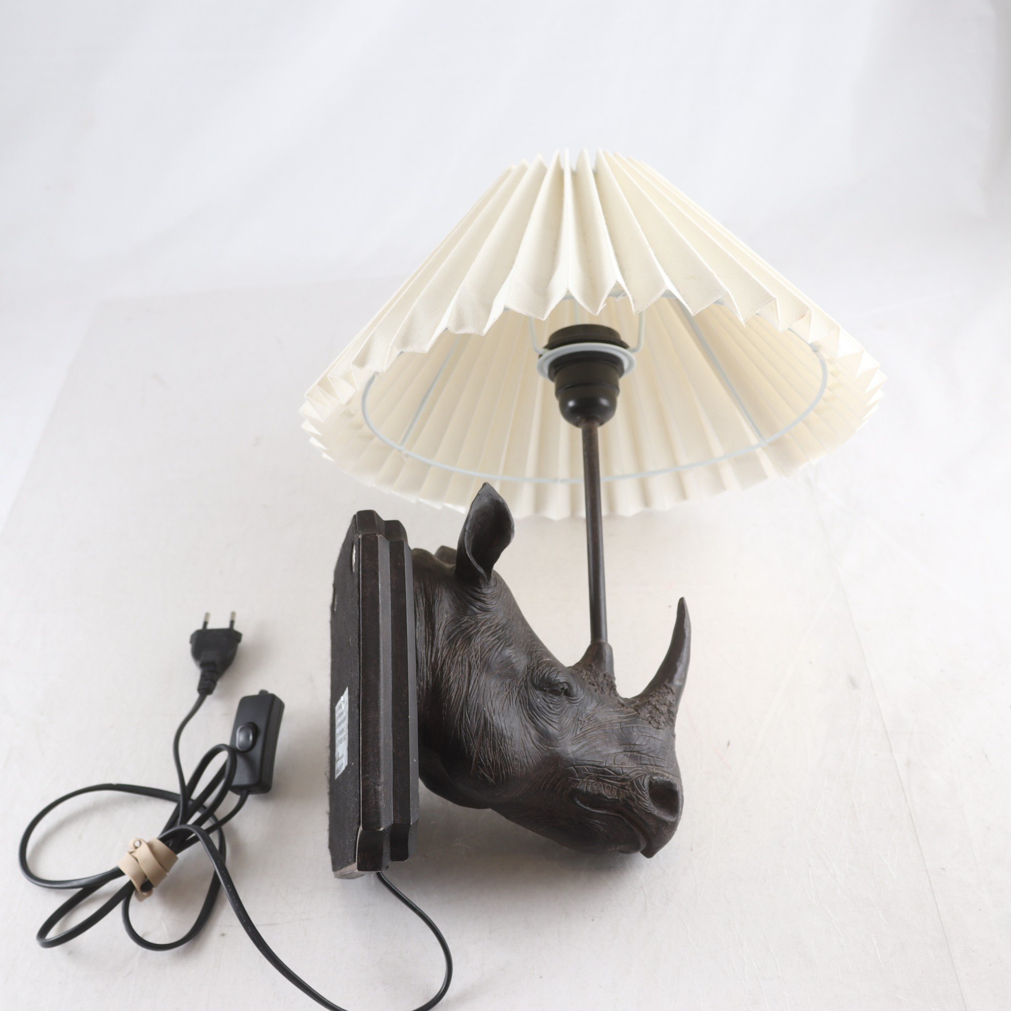 Vägglampa, Noshörning, Kare design. Samfraktas ej.