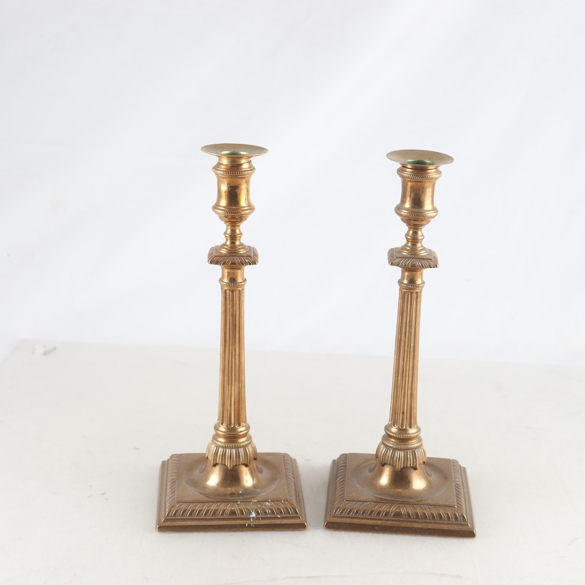 Paret kolonnljusstakar, mässing, senempire, 1830-1850