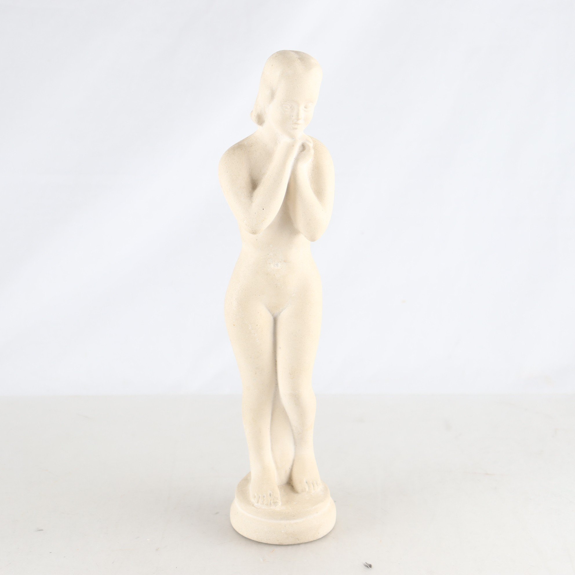 Skulptur, keramik, kvinna, sign William. Samfraktas ej.