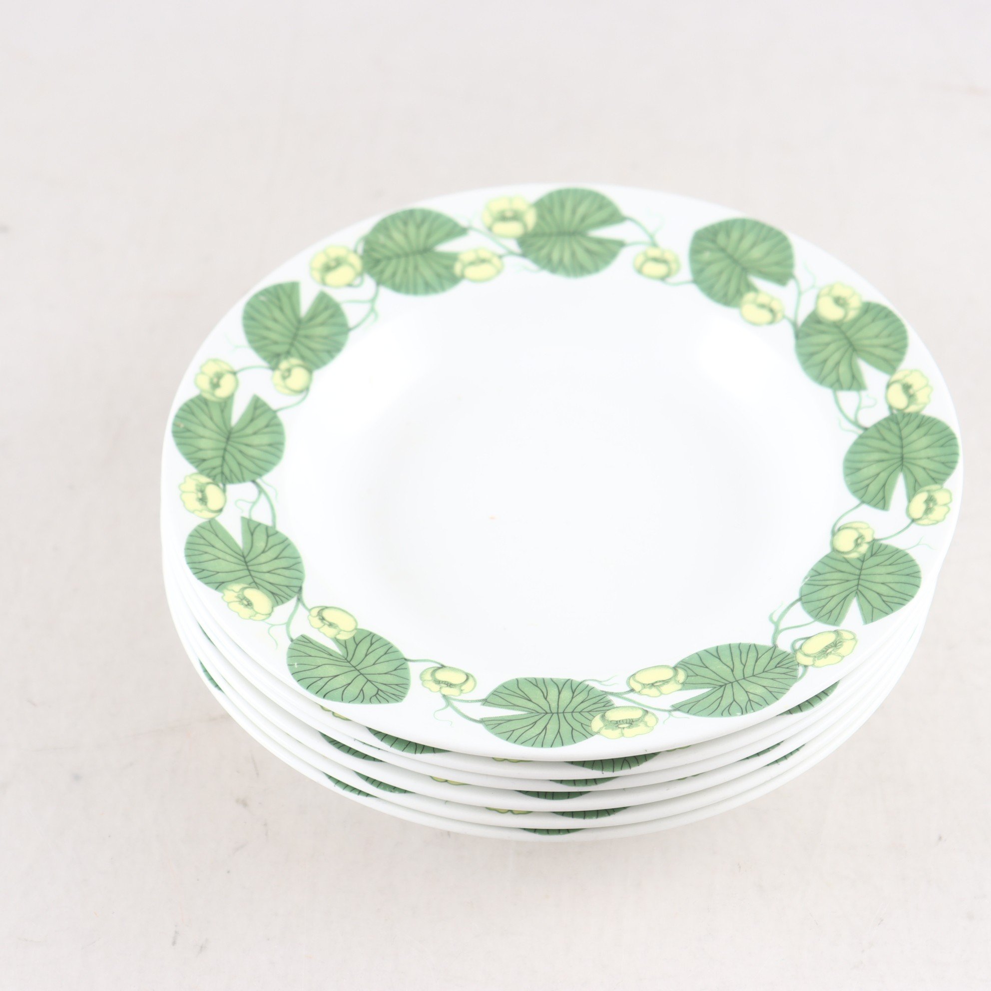 Tallrikar, porslin, Näckros, Stig Lindberg, Gustavsberg. Samfraktas ej.