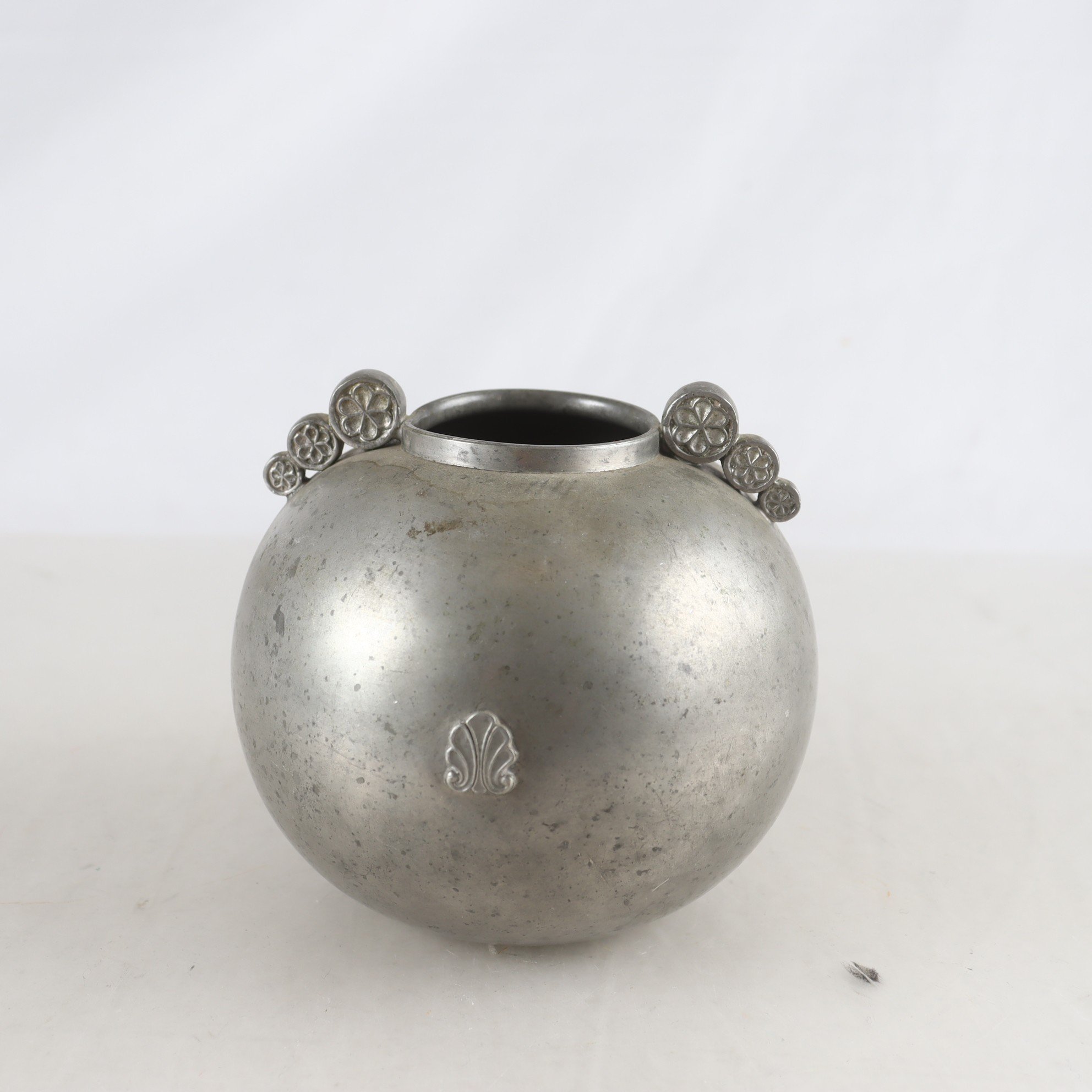 Klotvas, tenn, stämpel: HÅP, Svenskt Tenn, 1934