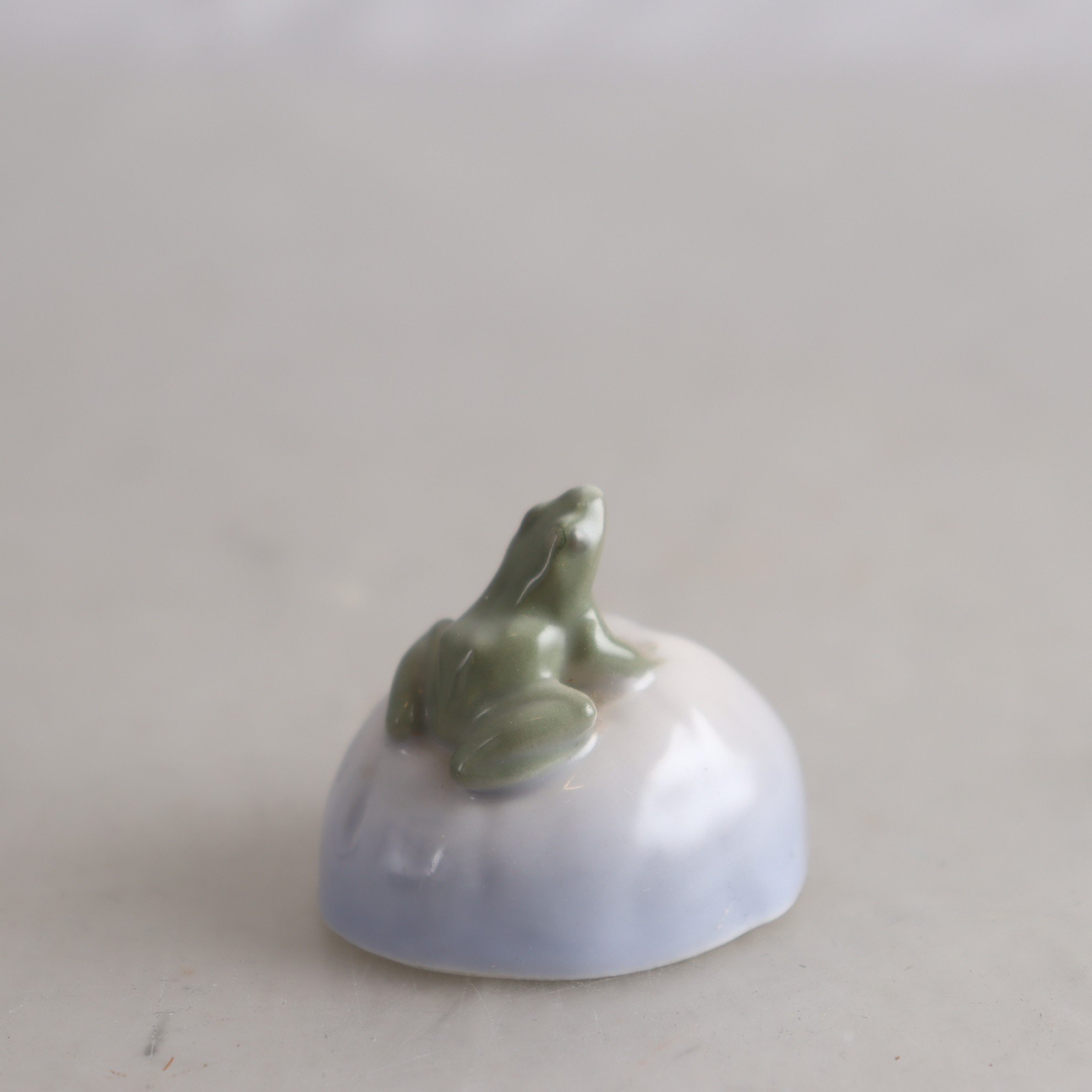 Figurin, groda på sten, Erik Nielsen, Royal Copenhagen