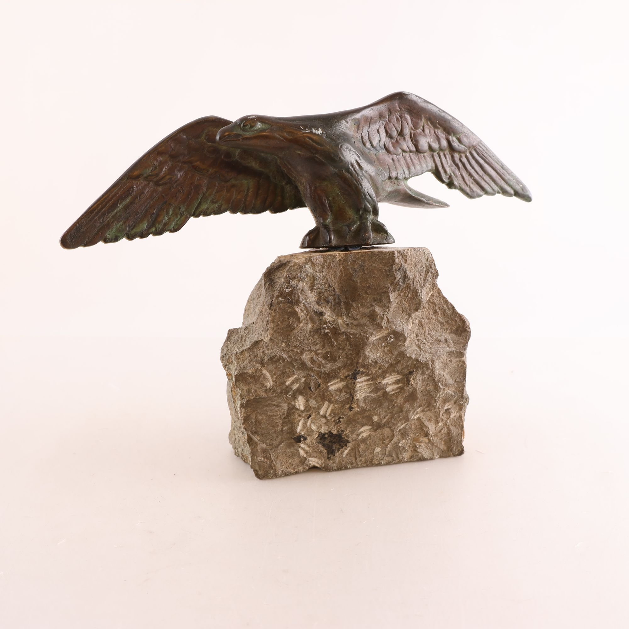 Skulptur, broms och metall, Örn. Samfraktas ej