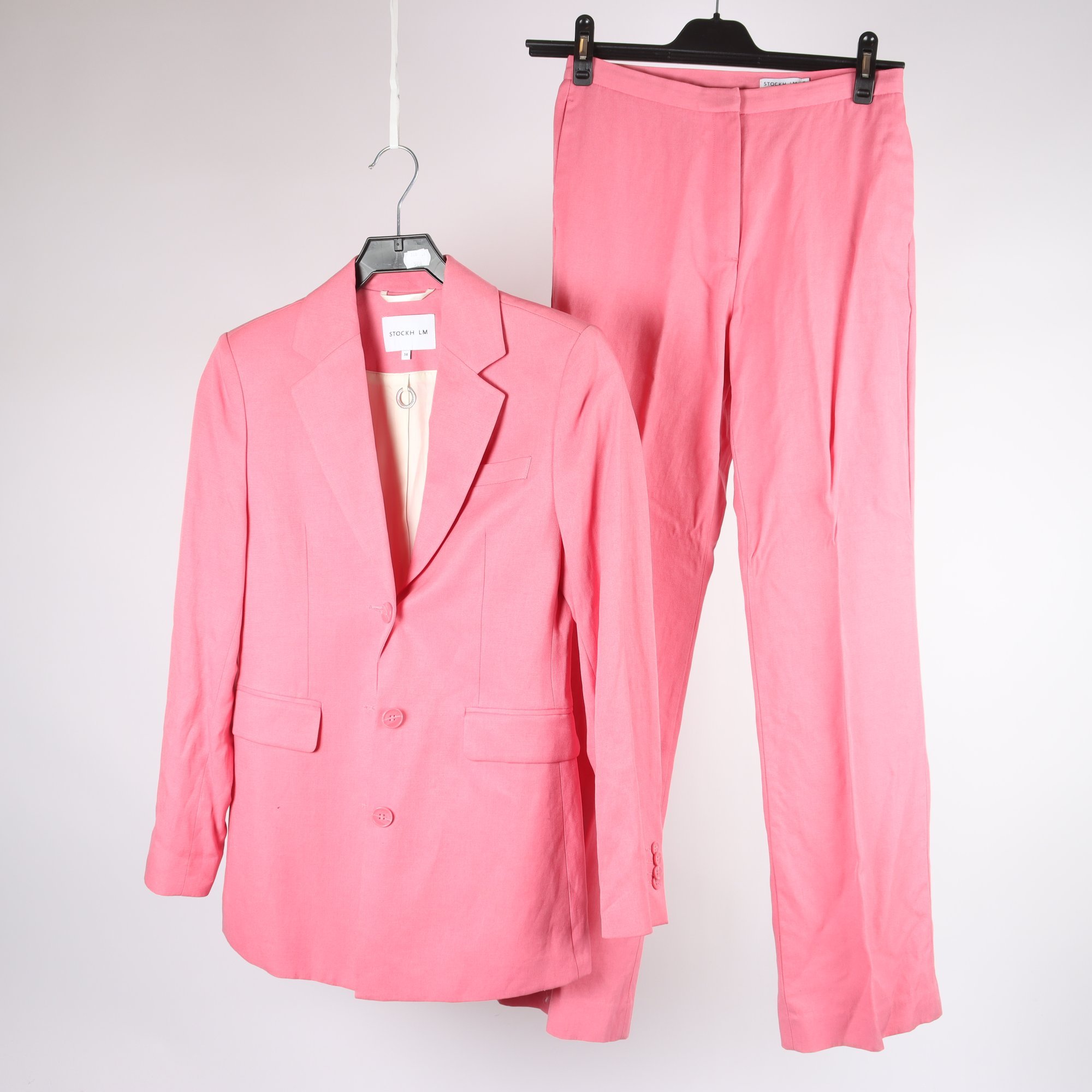 Kostym, Stockh LM, rosa, stl. 34.