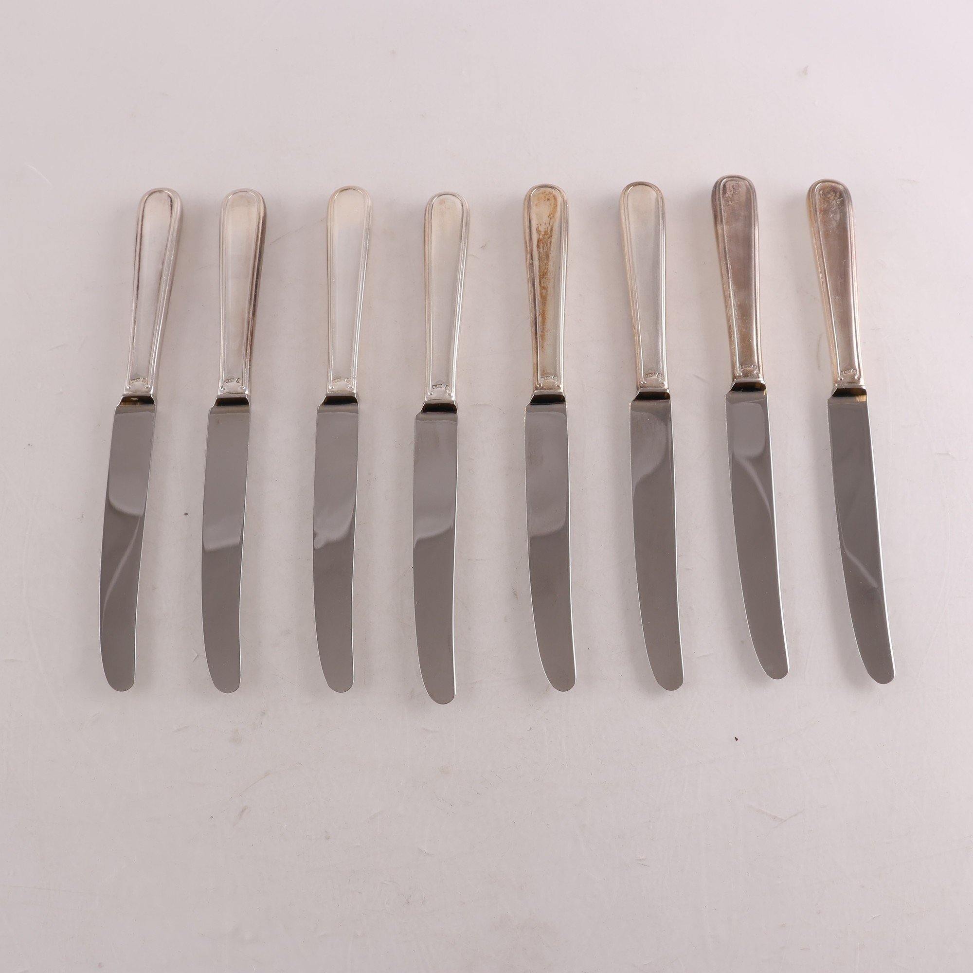Knivar, silverskaft, stämplade, kattfot, s, GAB, 8 st.