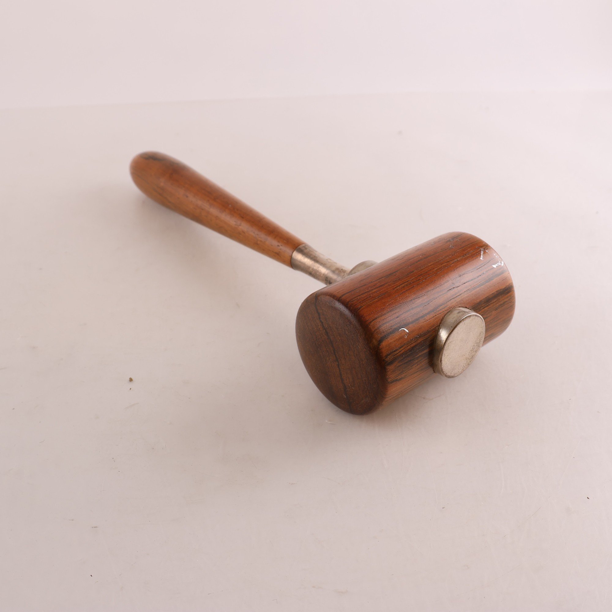 Ordförandeklubba, trä, silver, stämplad kattfot & S