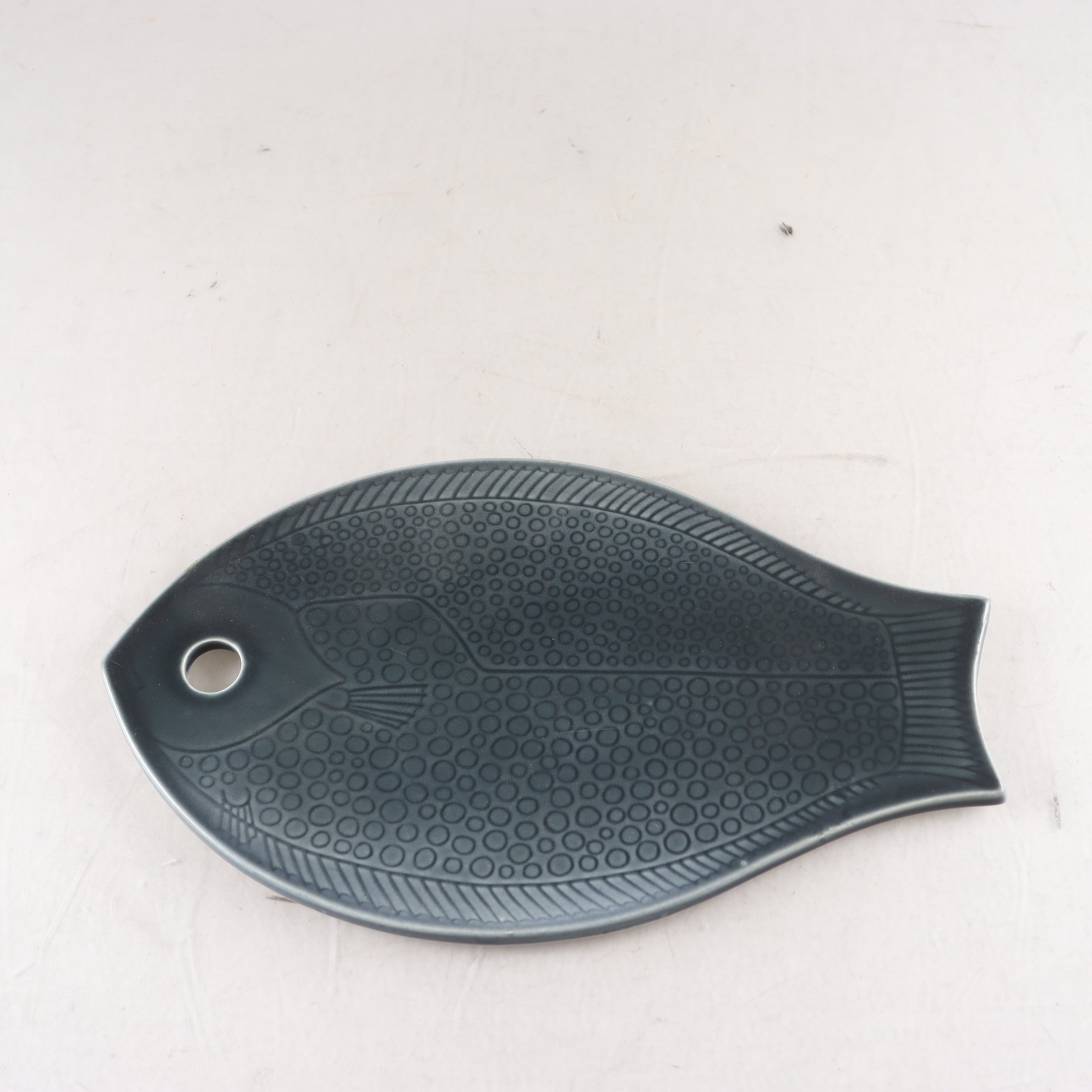 Skärbräda, porslin i form av fisk, Arabia