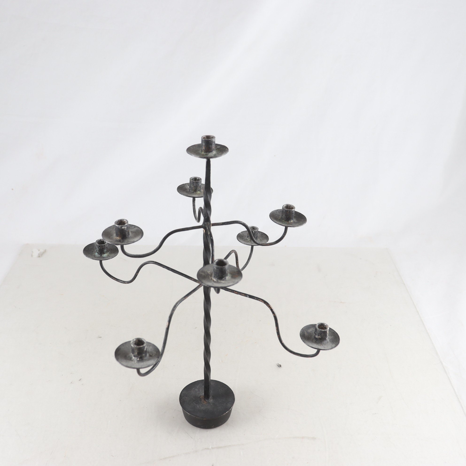 Kandelaber, metall, allmoge. Samfraktas ej.