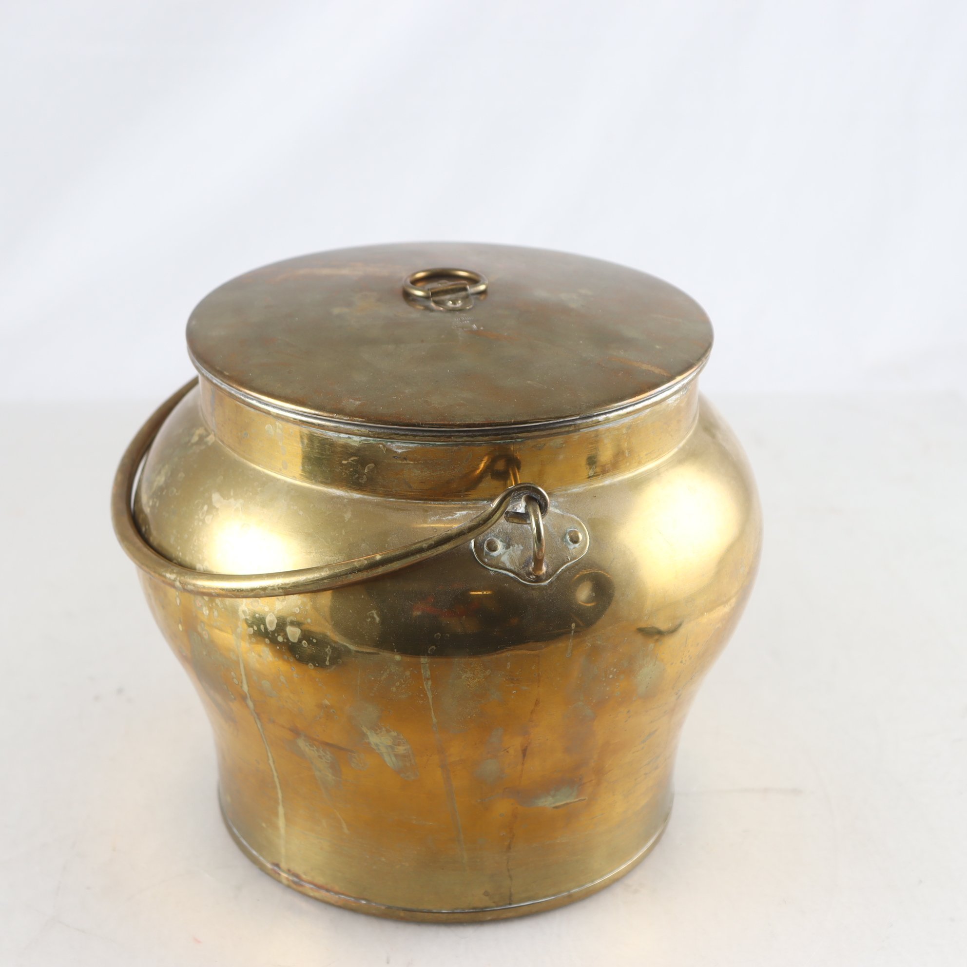 Bulkruka, mässing, Skultuna. Samfraktas ej.