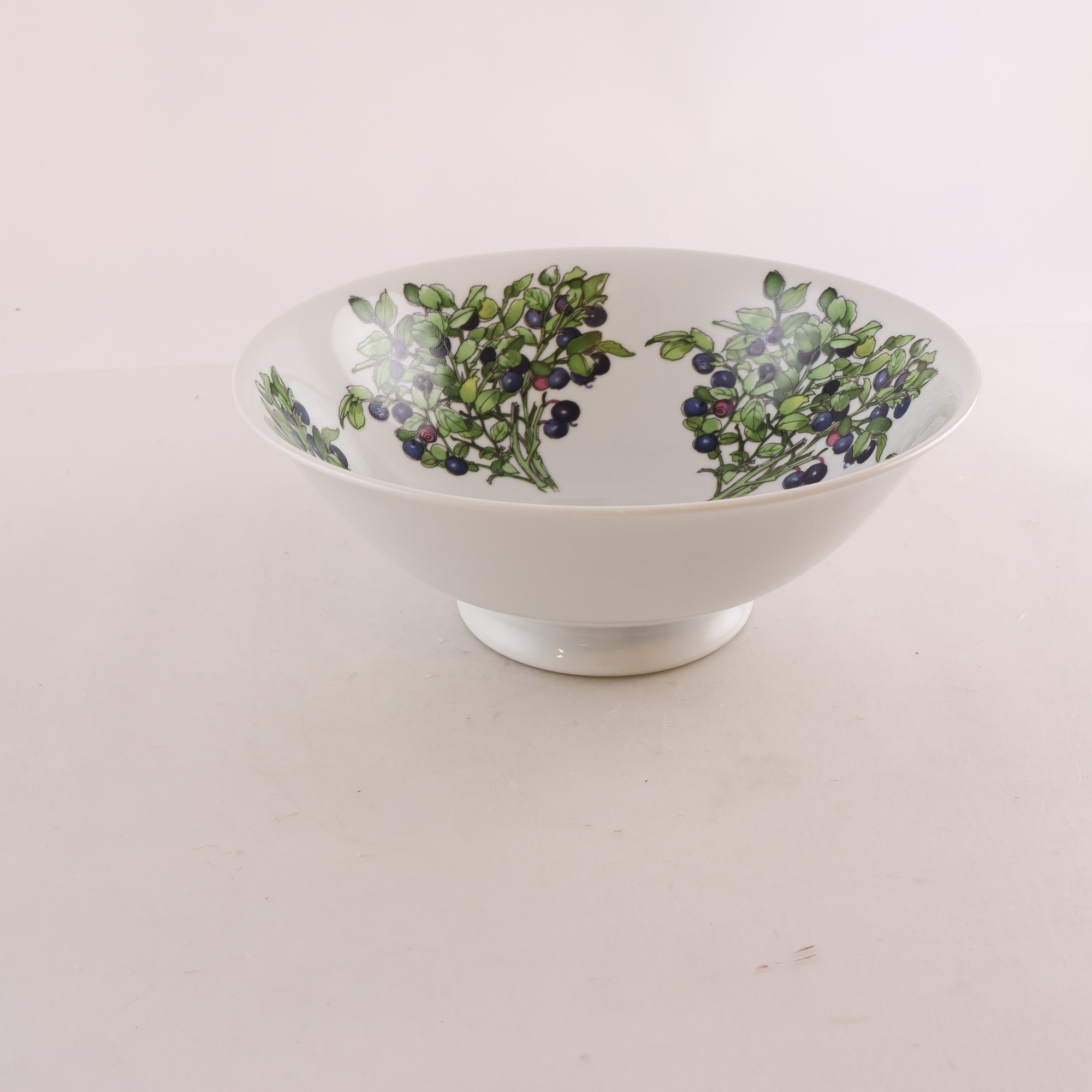 Skål, Ikea, ”Blåbär” Marguerite Walfridson, porslin. Samfraktas ej