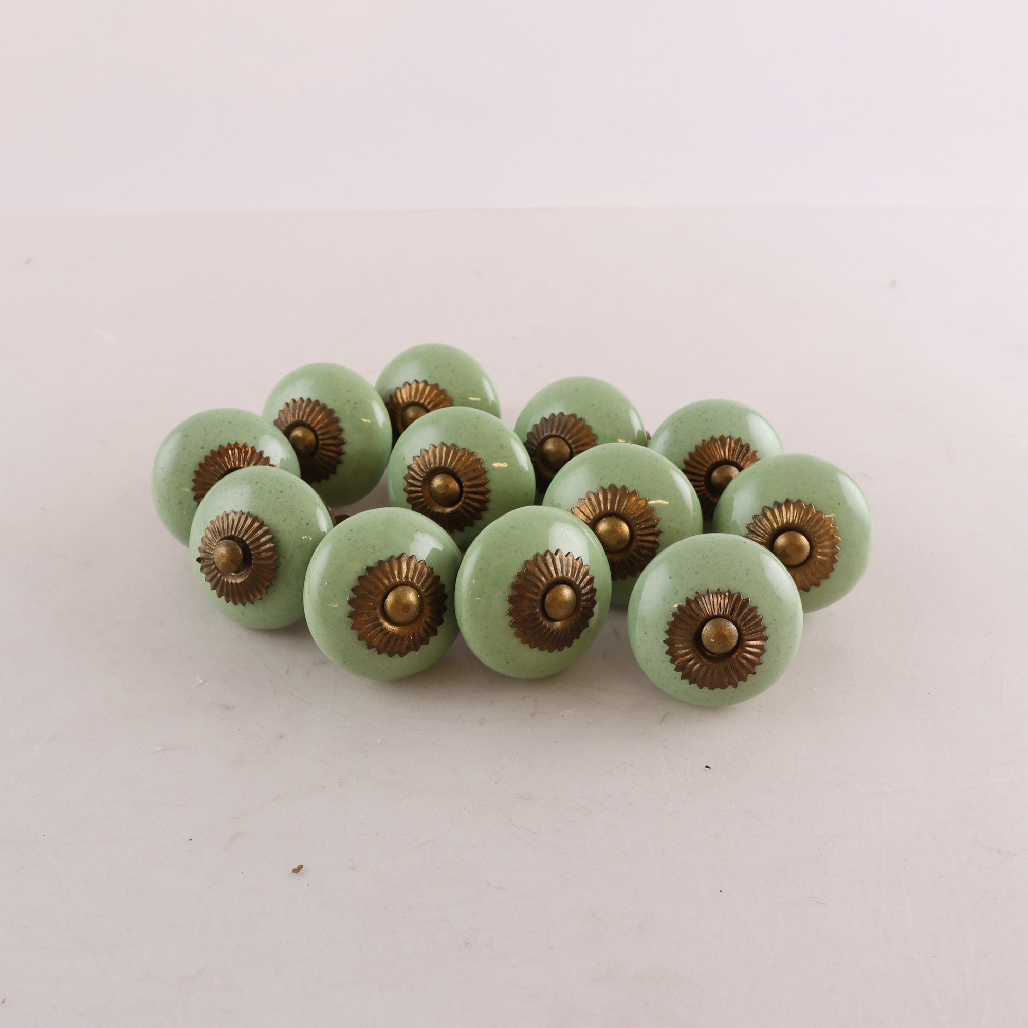 Knoppar, mässing & porslin, grön, 12 st.