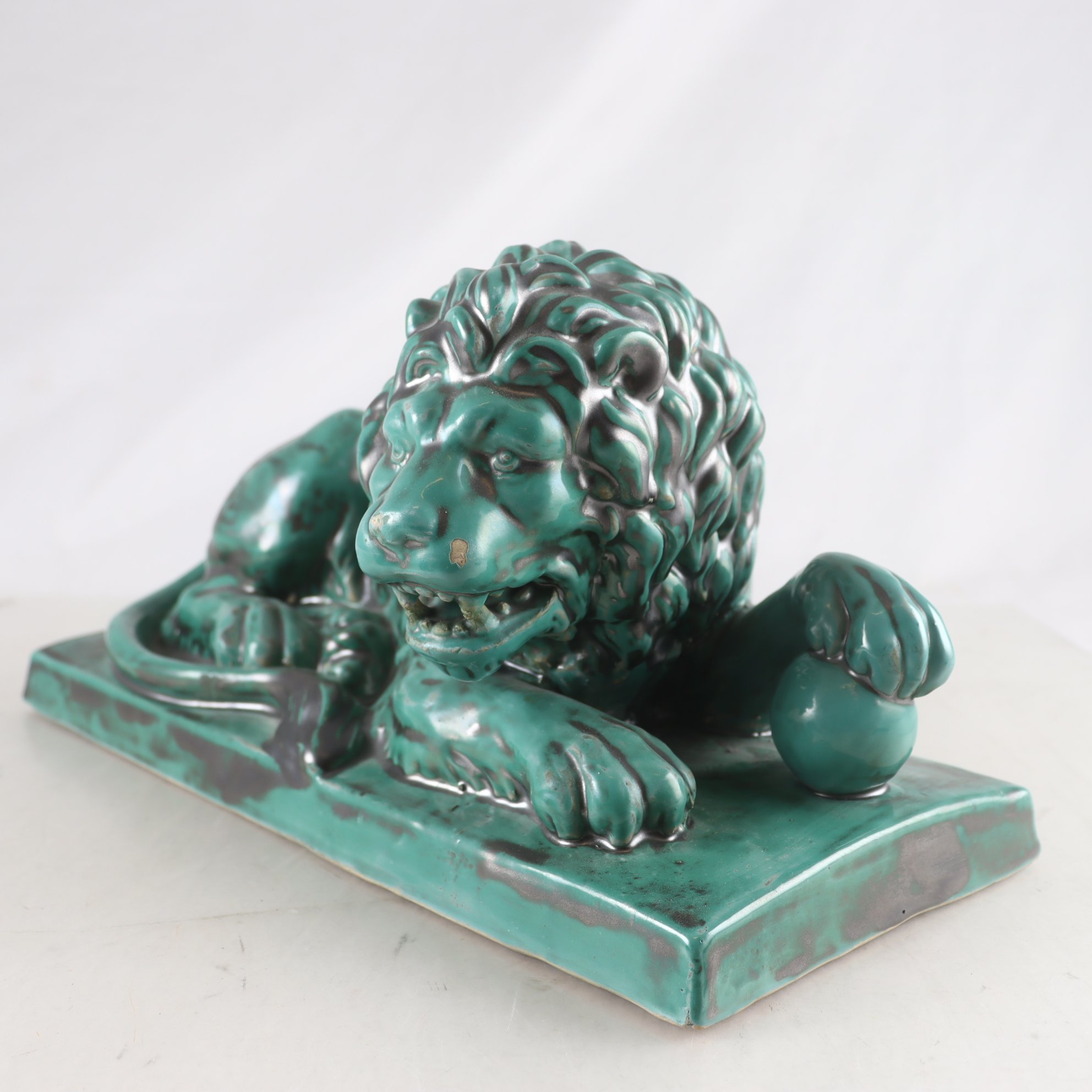 Skulptur, lergods, Johan Le Veau, s:t Eriks Upsala, 1930-tal. Samfraktas ej.