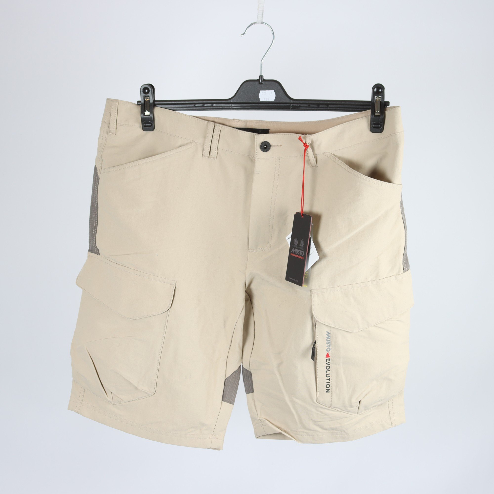 Shorts, Musto, beige, stl. 34.