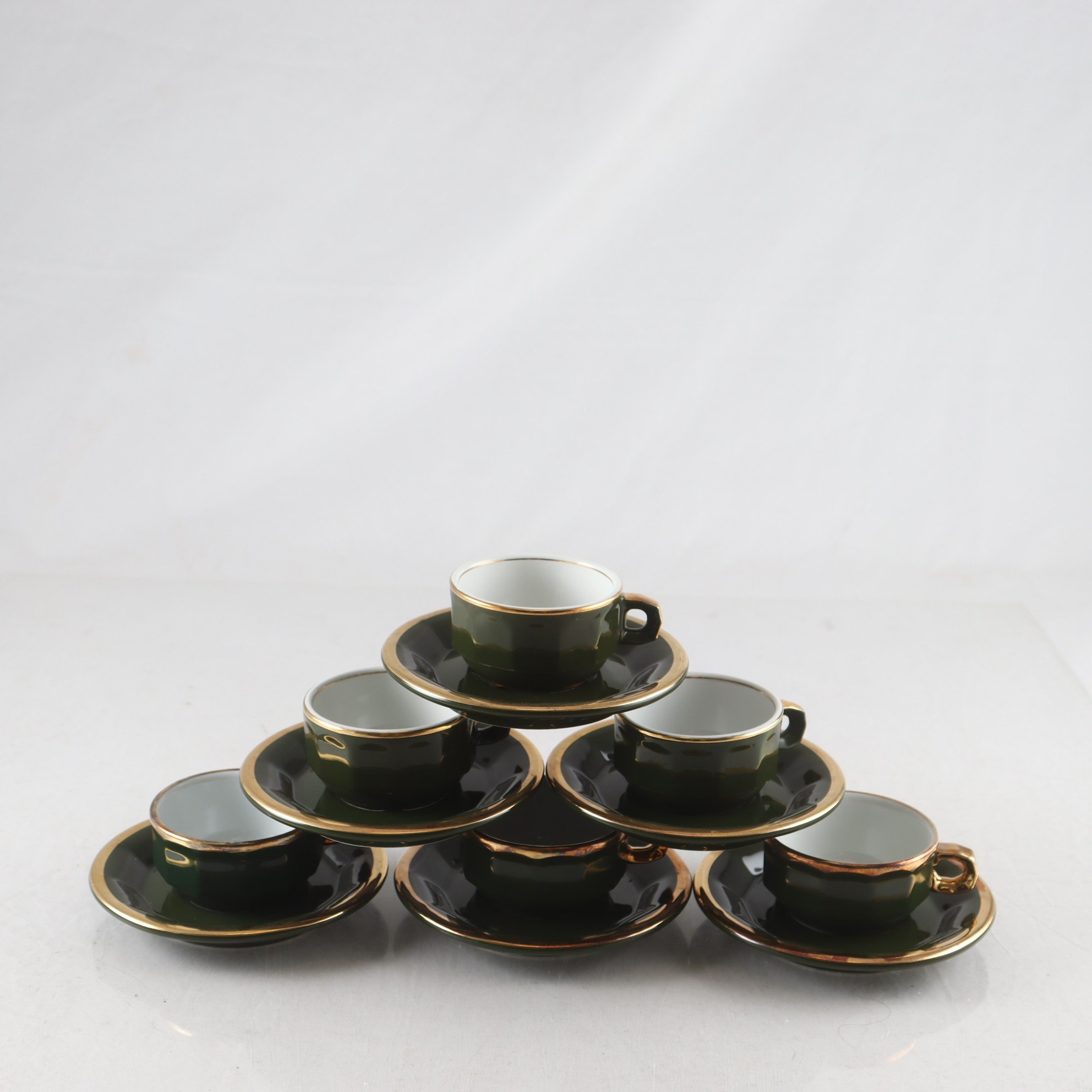 Koppar med fat, Pillivuyt, 6 st. Samfraktas ej.