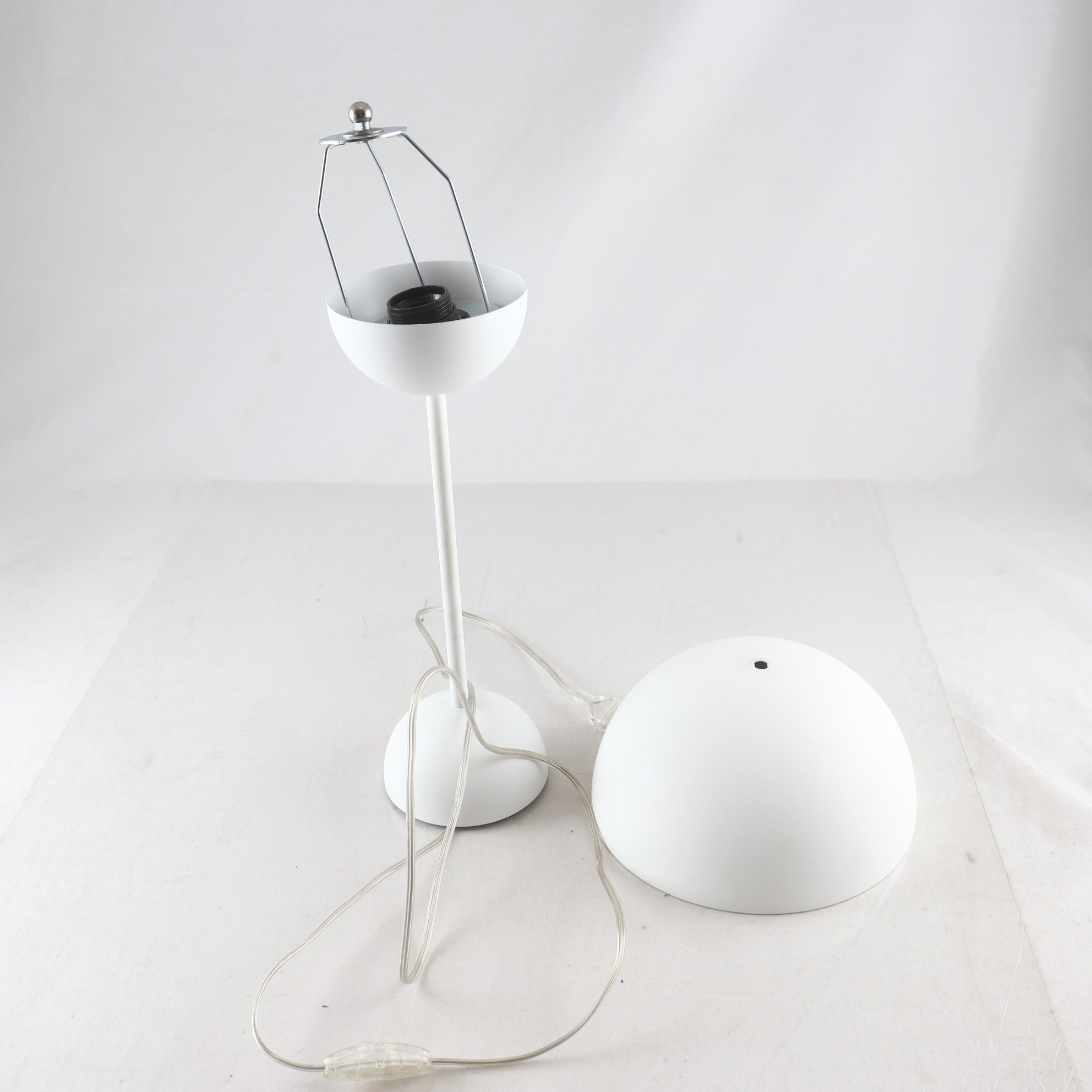 Bordslampa, tradition, ’Flowerpot’ Verner Panton, defekt. Samfraktas ej.