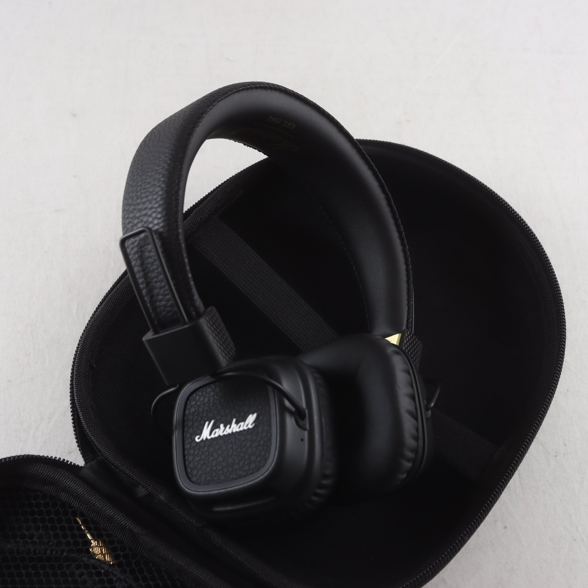 Hörlurar. Marshall