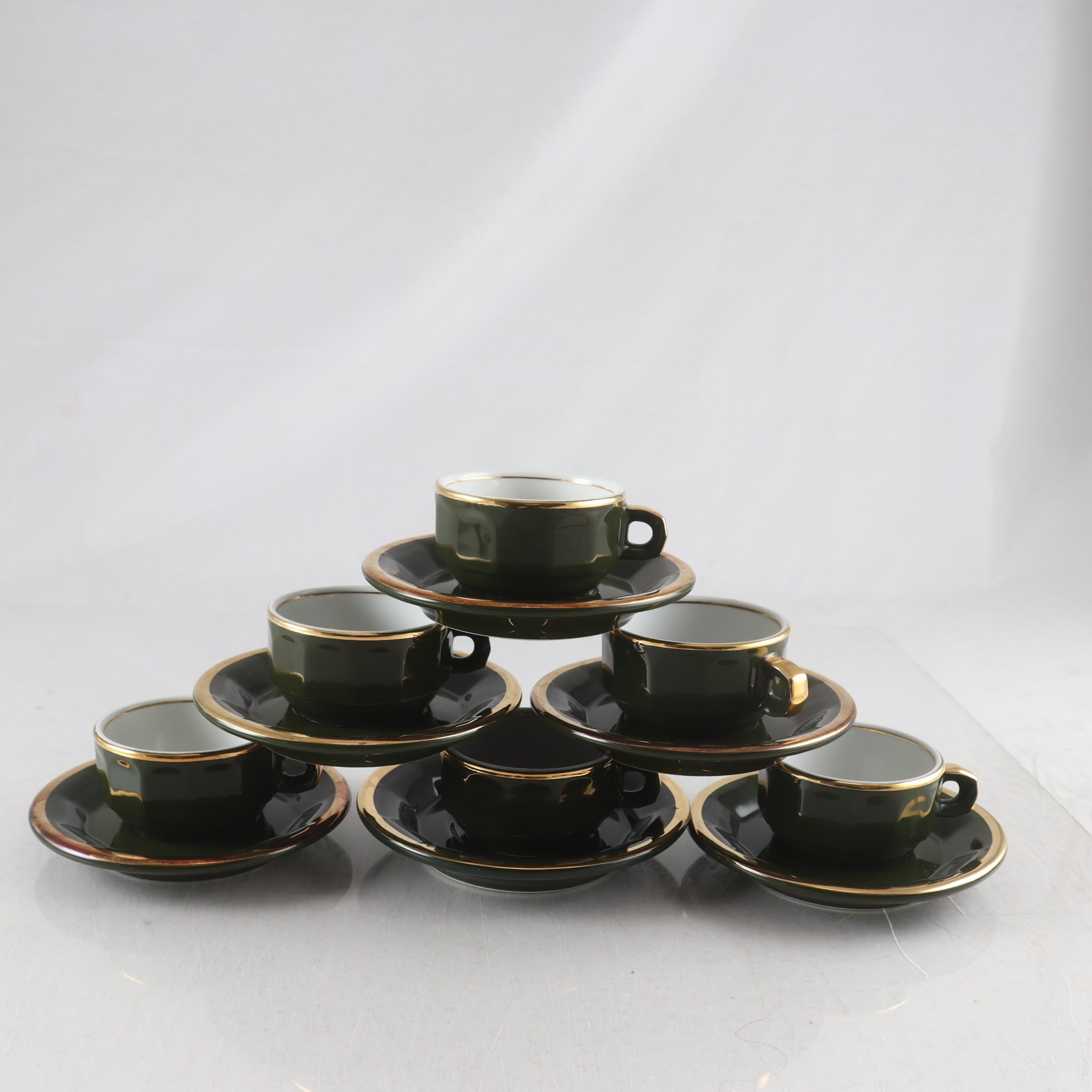 Koppar med fat, Pillivuyt, 6 st. Samfraktas ej.