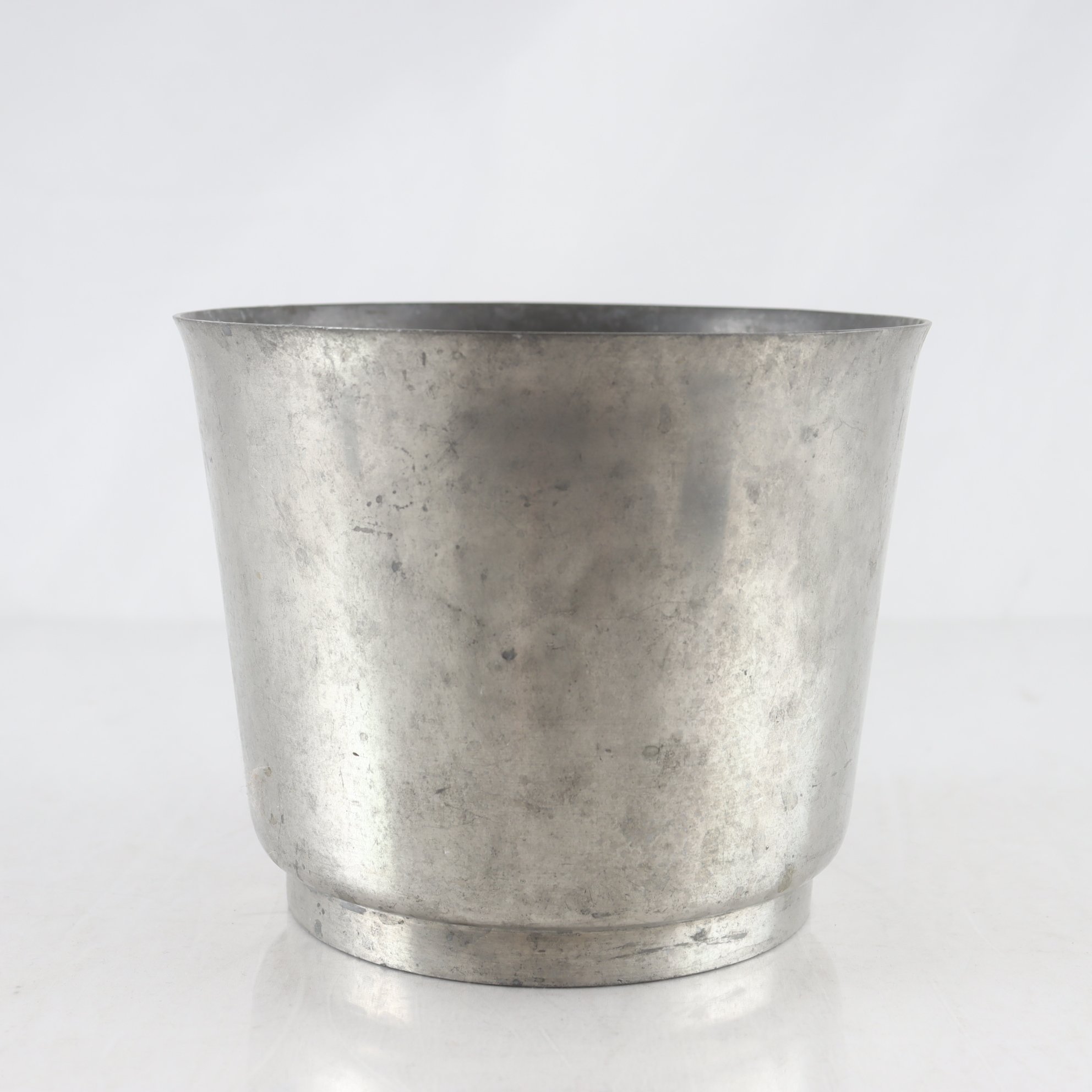 Ytterfoder, tenn, Firma Svenskt Tenn.