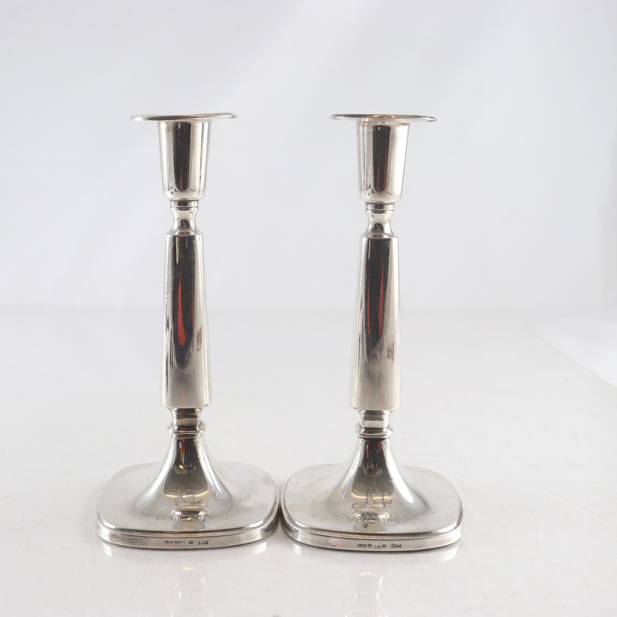 Paret silverljusstakar, kattfot, 1963