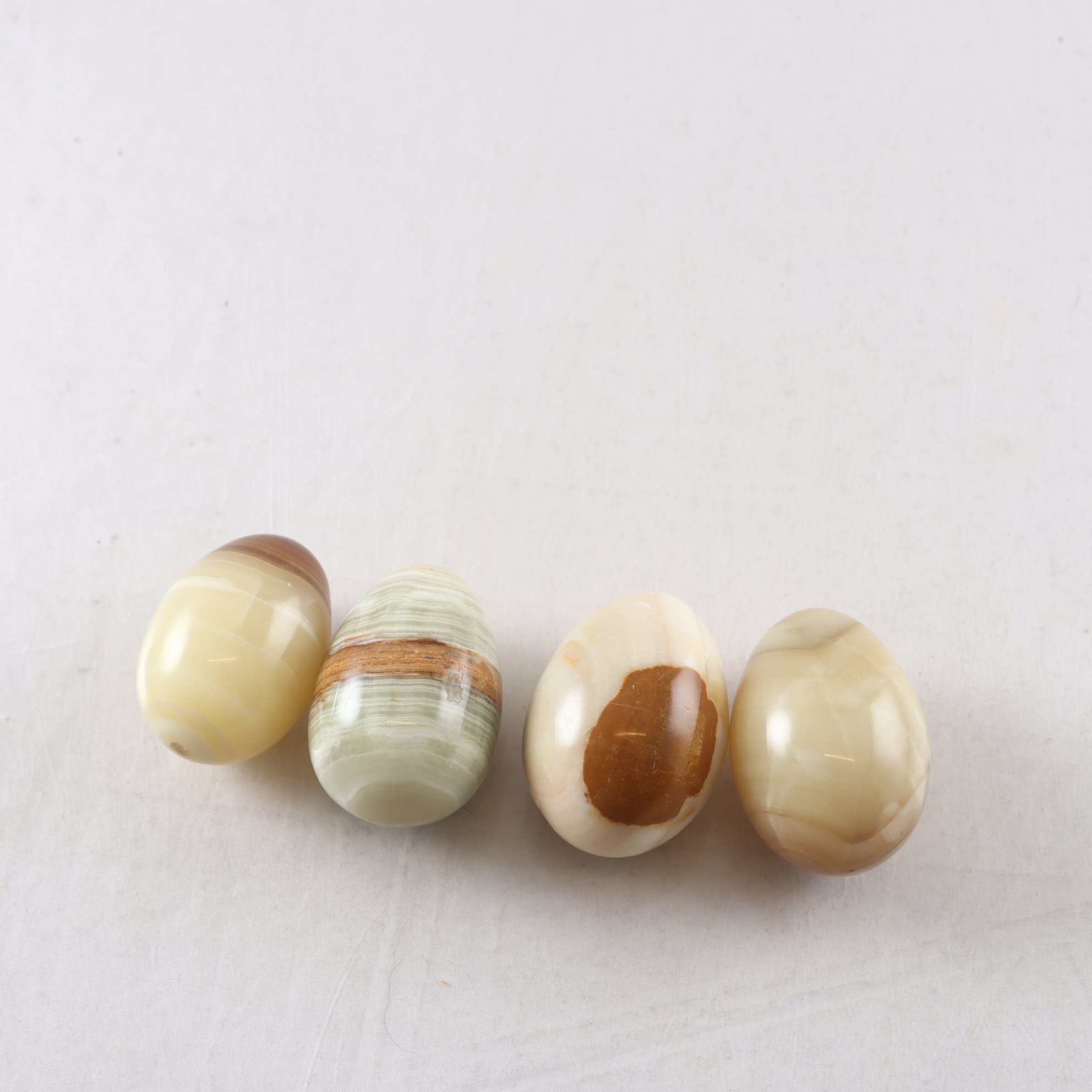 Dekorationer, Ägg, sten/alabaster, 4 st.