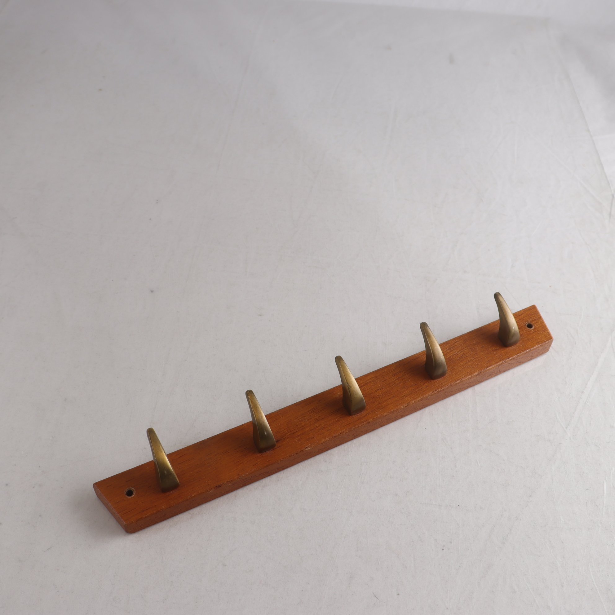 Kroklist, teak och mässing, ”Combino”, Hafa