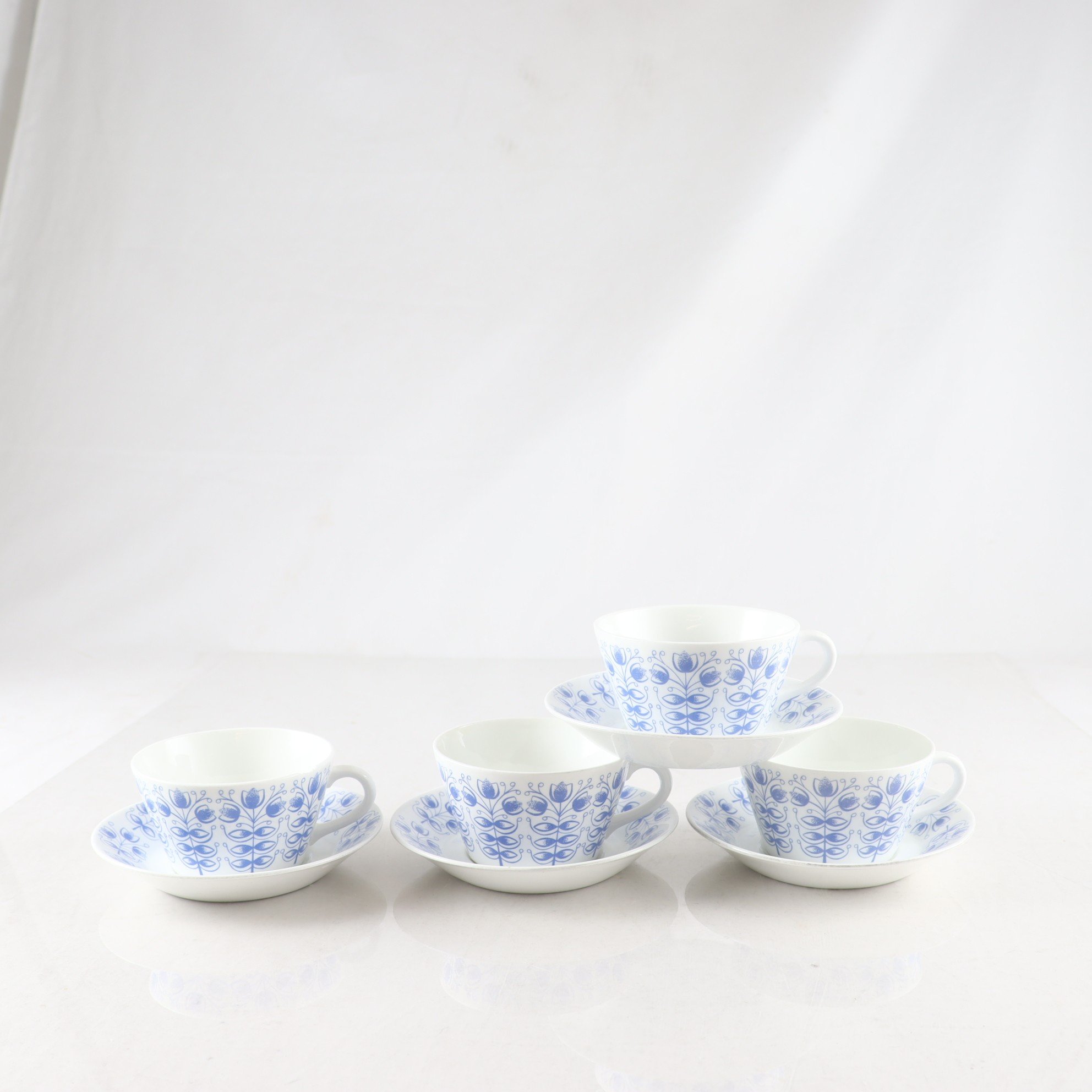 Koppar på fat, ”Kadrilj”, Britt-Louise Sundell. Samfraktas ej.