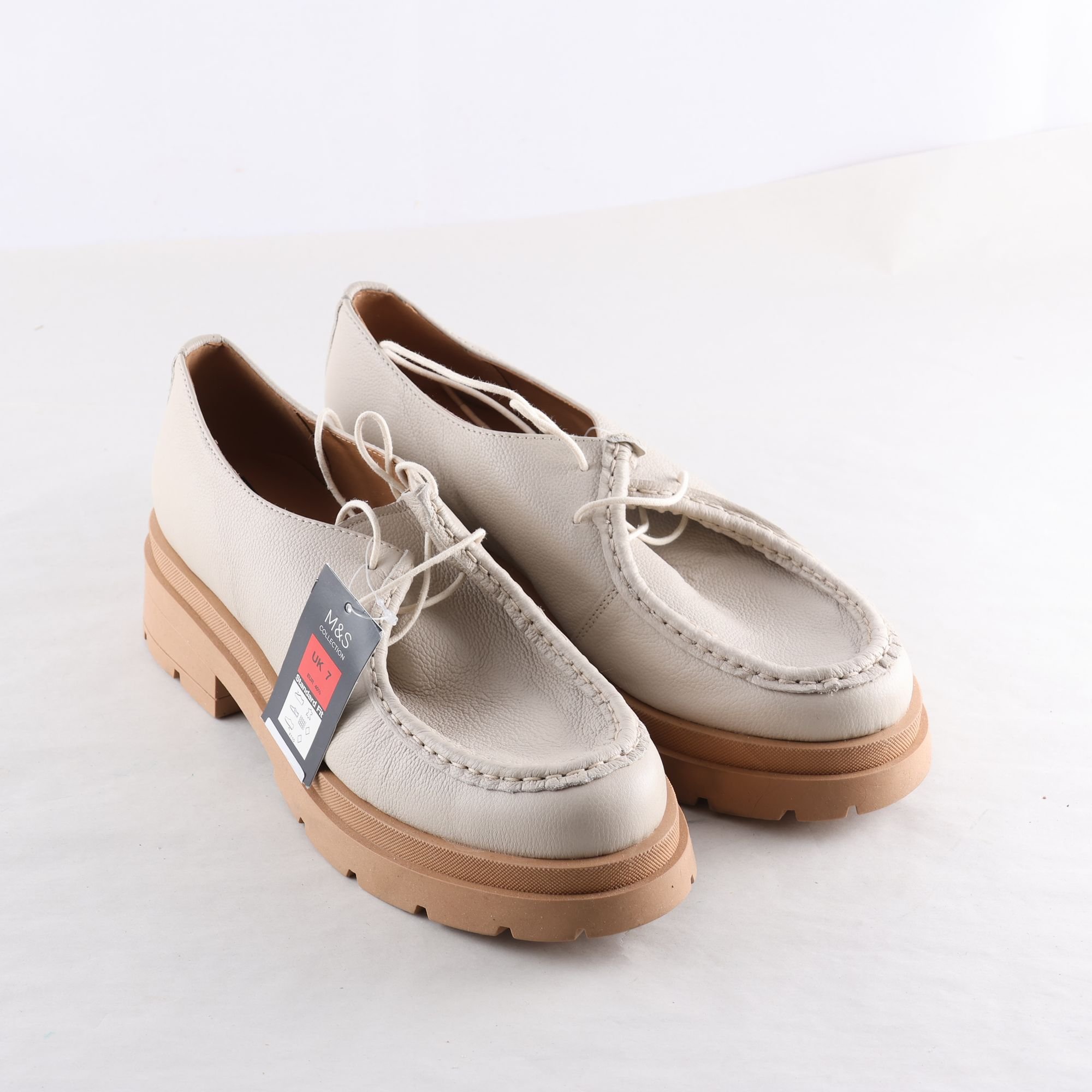 Knytskor, M & S, benvit, skinn, stl. 40,5.