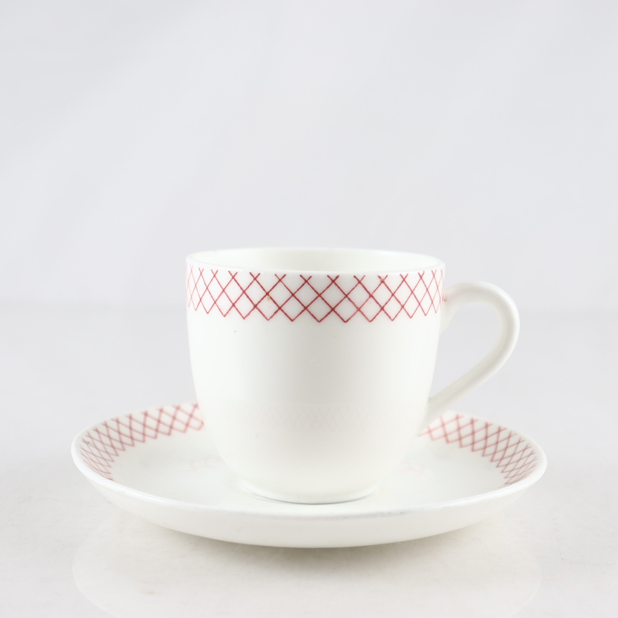 Kopp på fat, ”Dekor 2472”, Gustavsberg