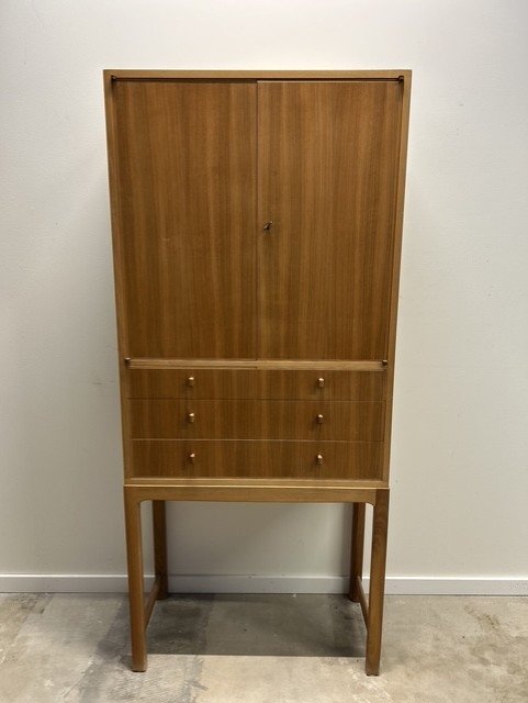 Skåp, Carl Malmsten, ”Lillbo”. Endast avhämtning (Örebro)