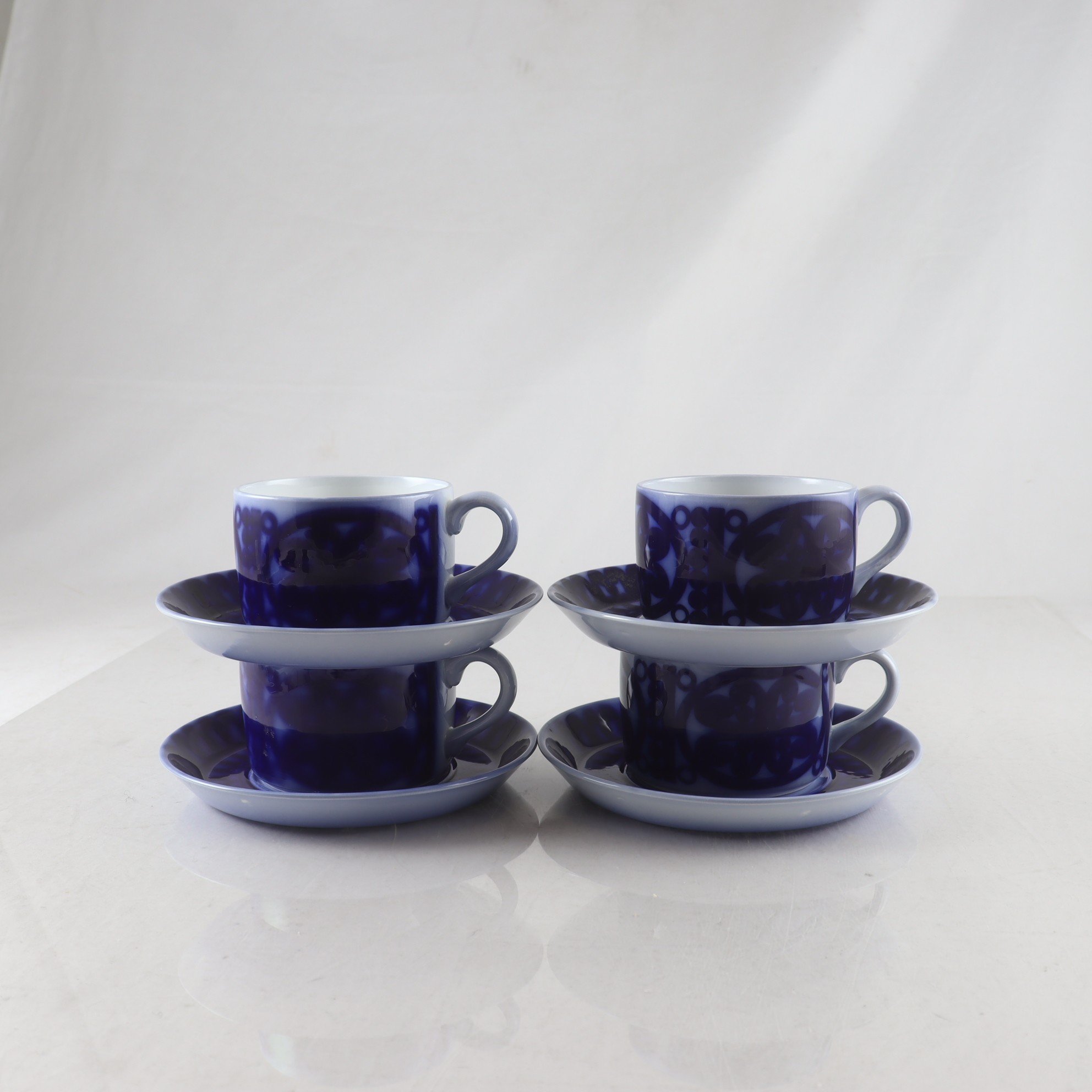 Koppar på fat, ”Blå Husar”, Stig Lindberg, Gustavsberg. Samfraktas ej.