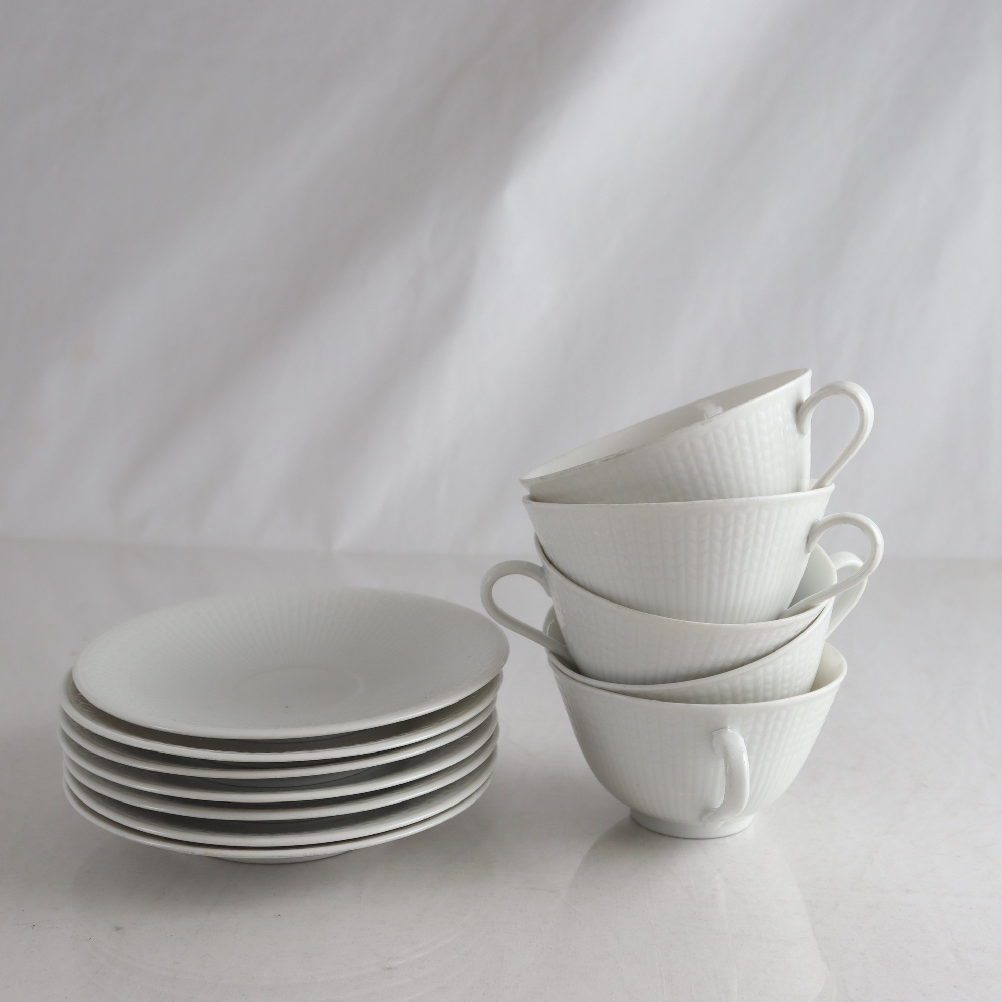 Tekoppar med fat, ”Swedish grace”, Louise Adelborg, Rörstrand. Samfraktas ej.