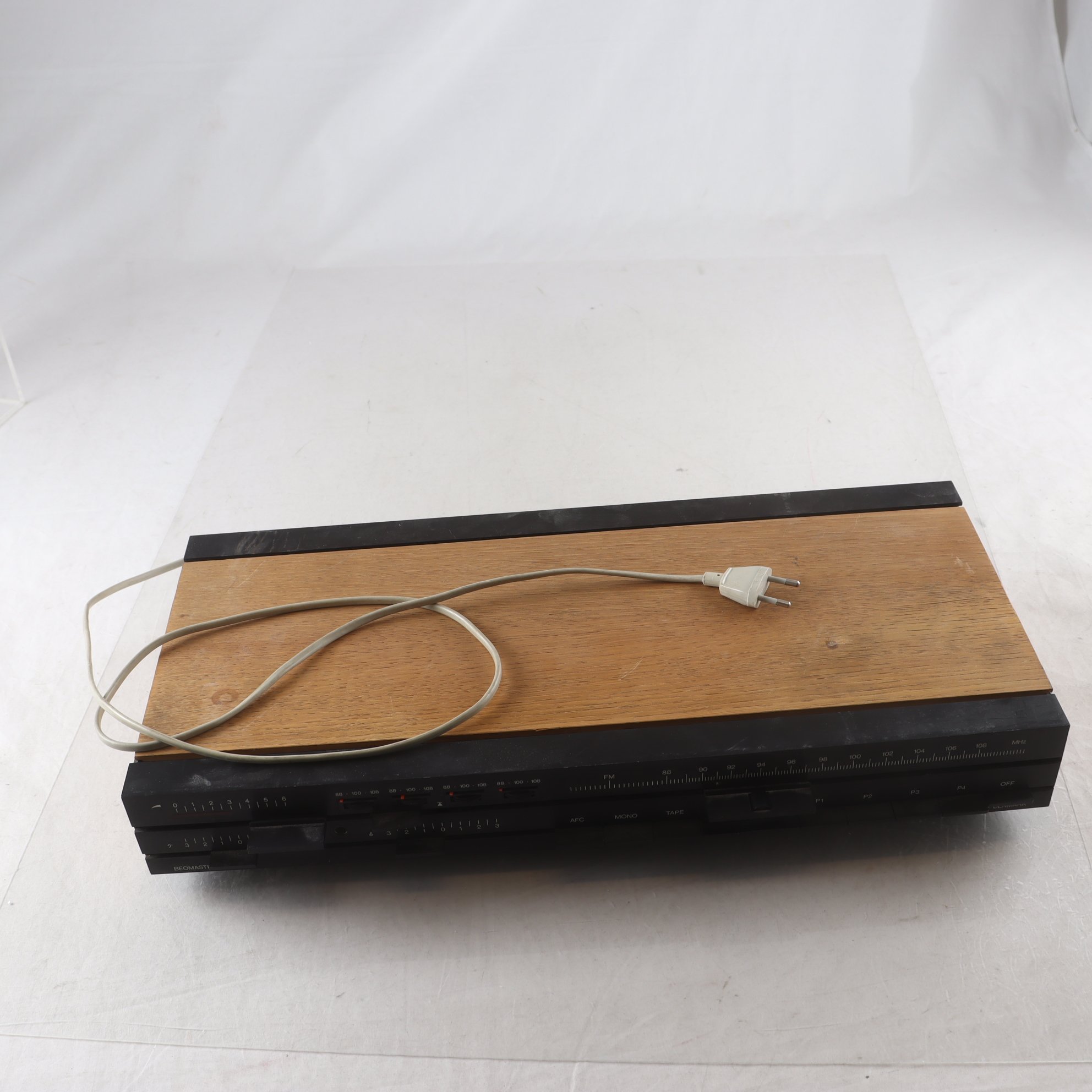 Beomaster 1100, radiodel. Defekt. Endast avhämtning.