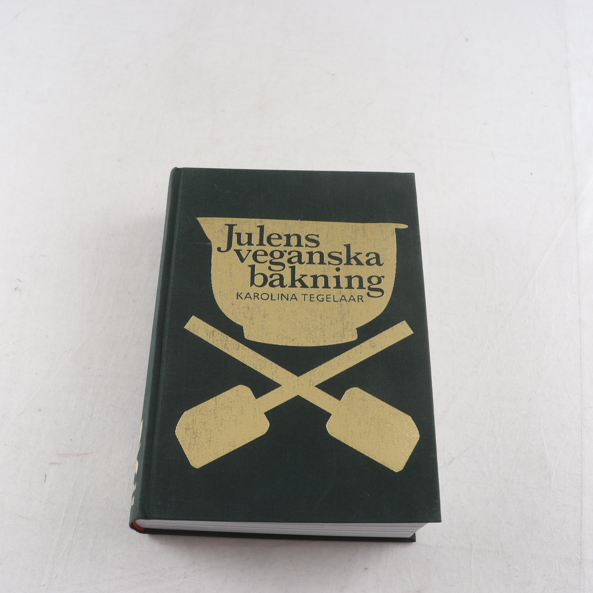 Julens veganska bakning, Karolina Tegelaar