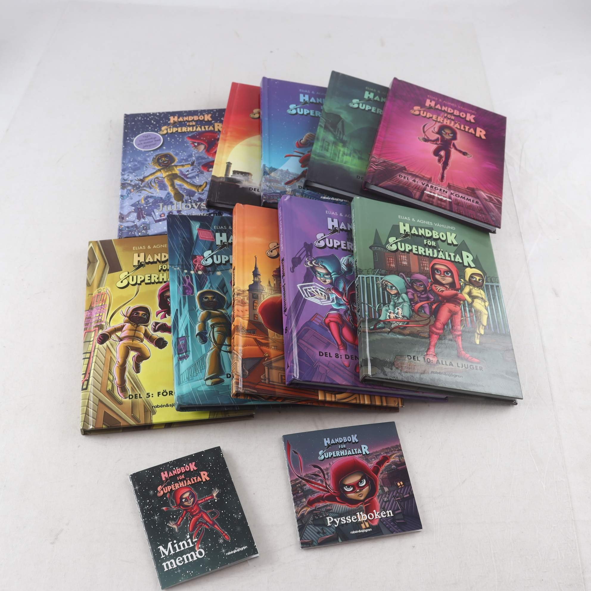 Elias & Agnes Våhlund, Handbok för superhjältar, Del 1-10 + extra
