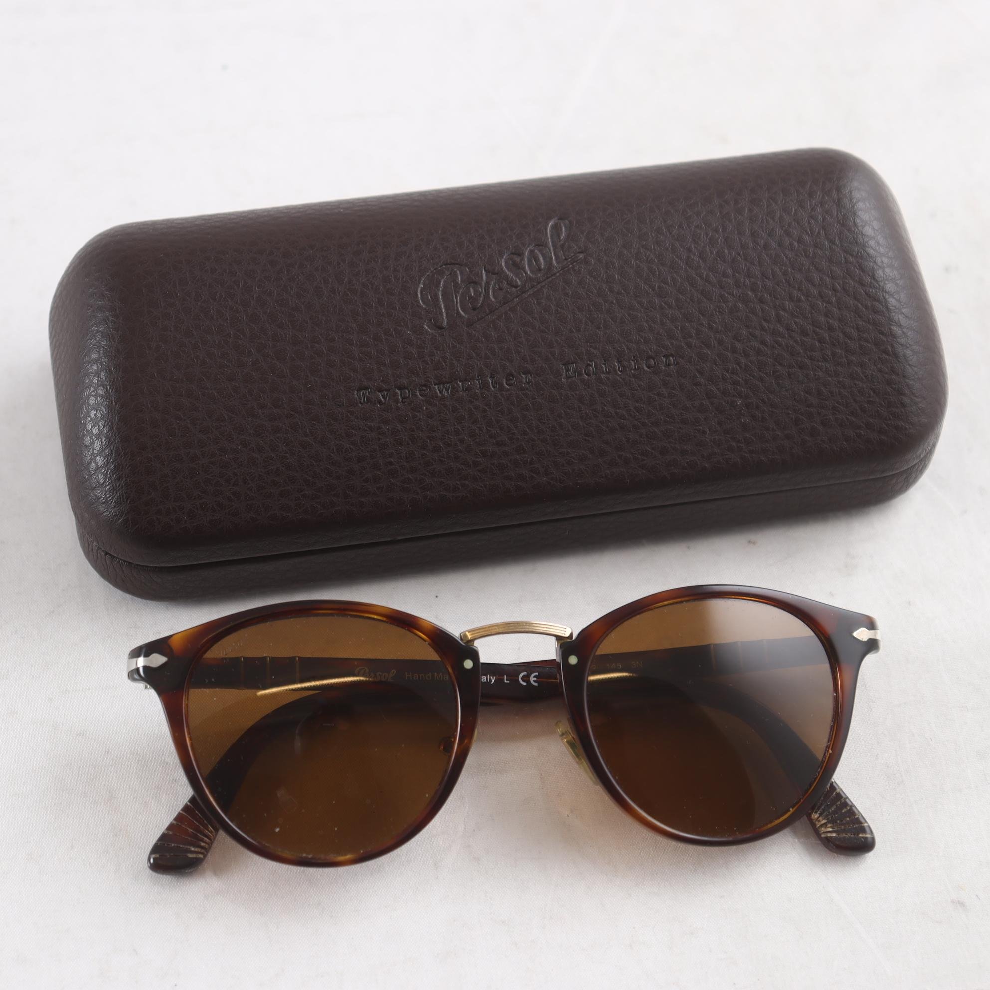Solglasögon, Persol, Typewriter edition