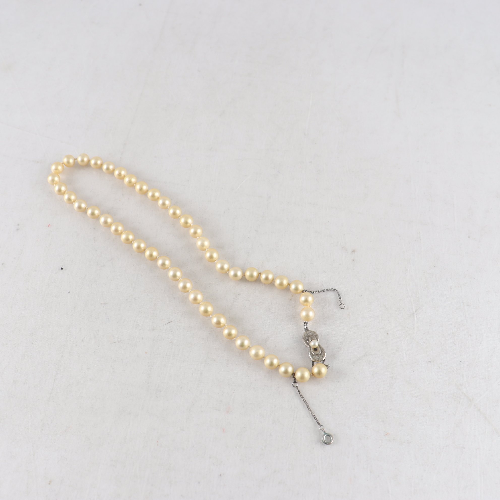 Halsband, Majorica pärlor, silverlås, brv: