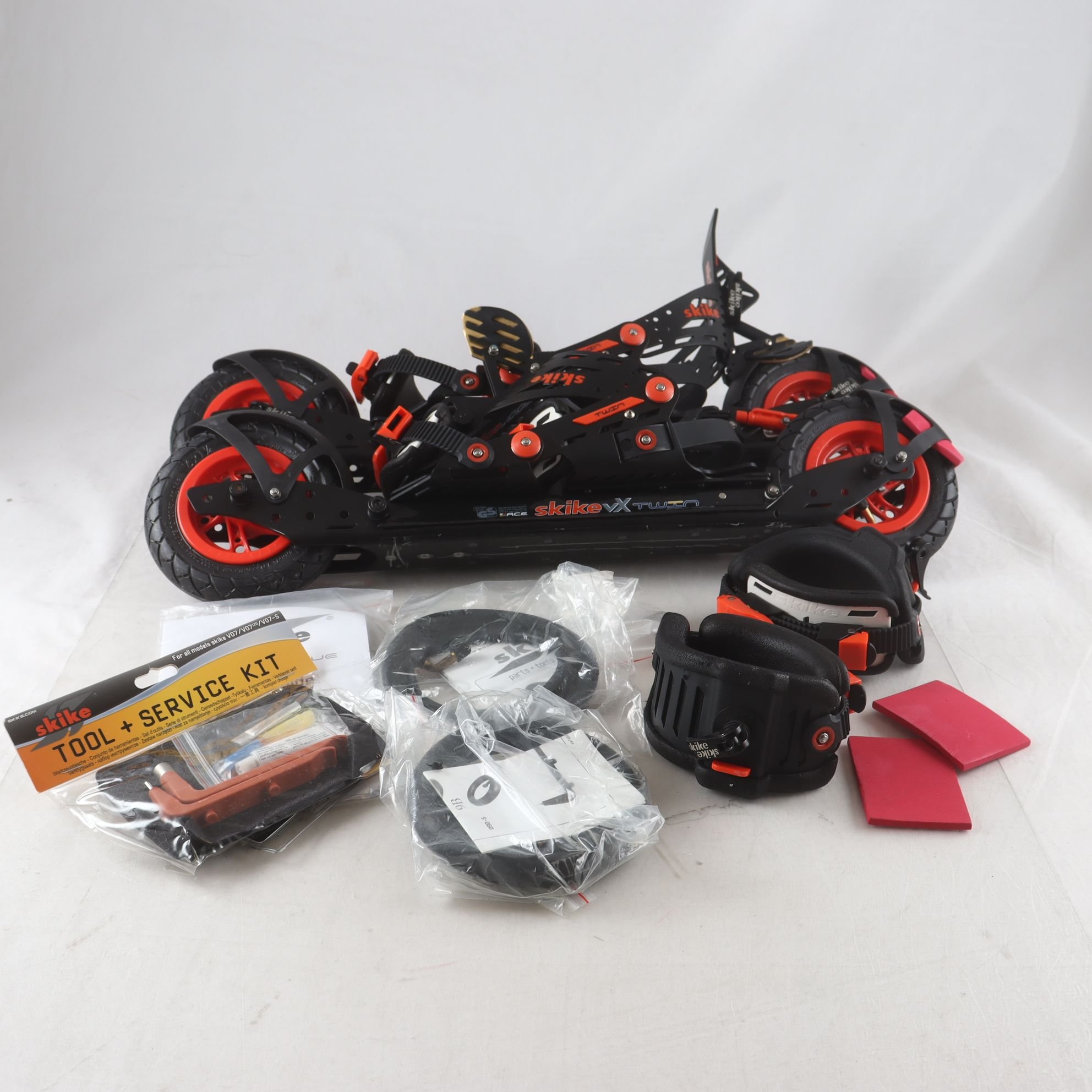 Rullskidor, Skike VX twin, med tillbehör. Samfraktas ej
