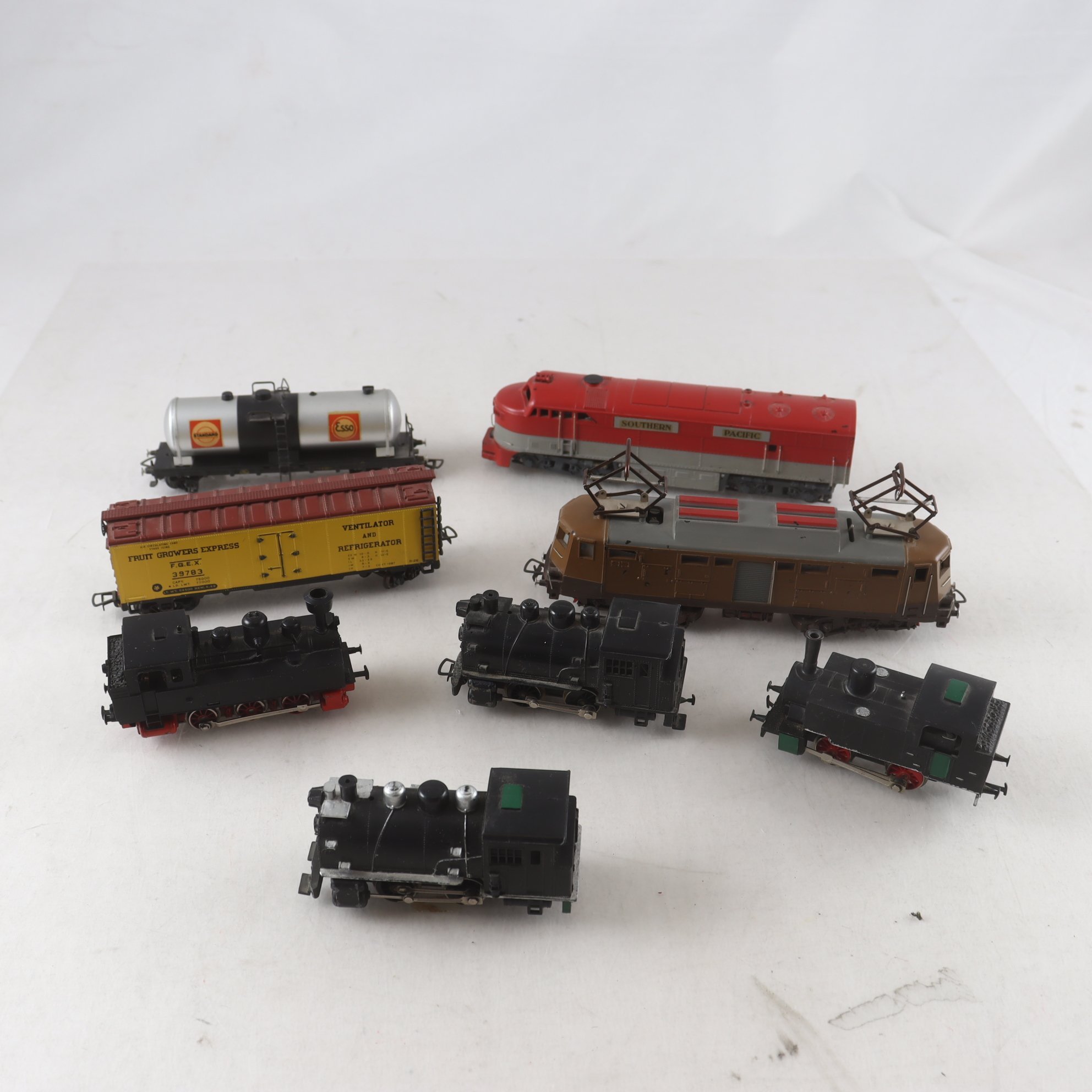 Tåg, Märkes lok och vagnar, blandat för tågbanor.