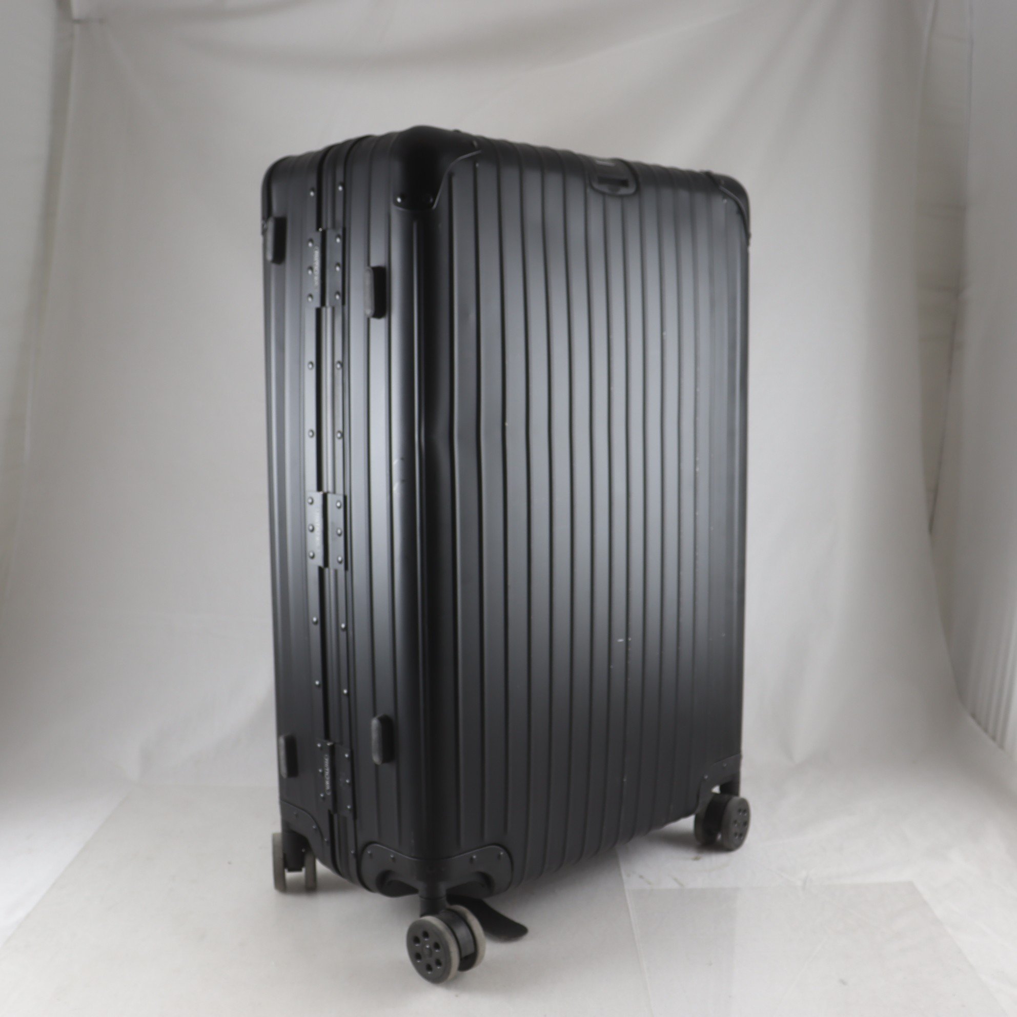 Resväska, Rimowa, svart på hjul. Endast avhämtning