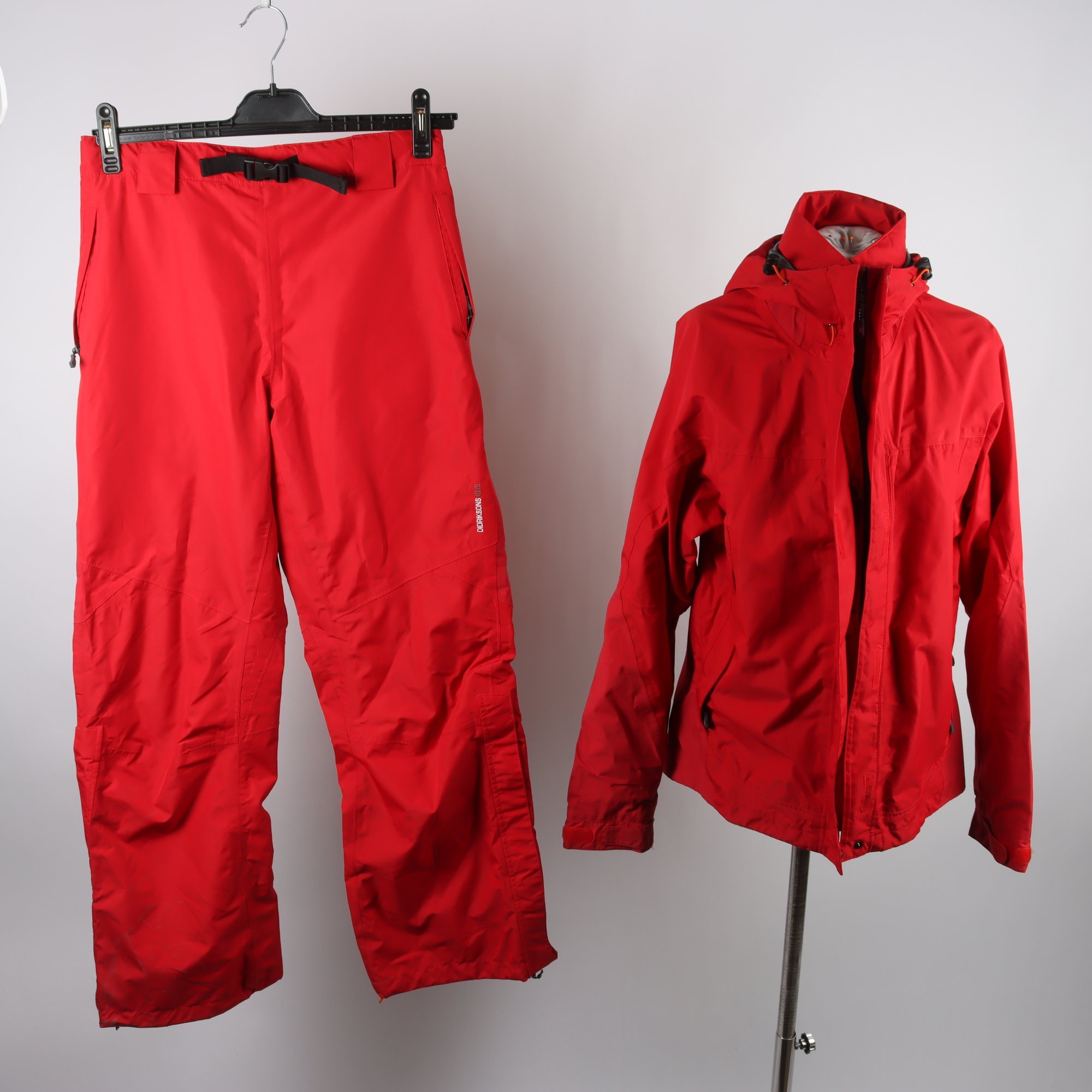 Vindkläder, Didriksons, röd, stl. 40.