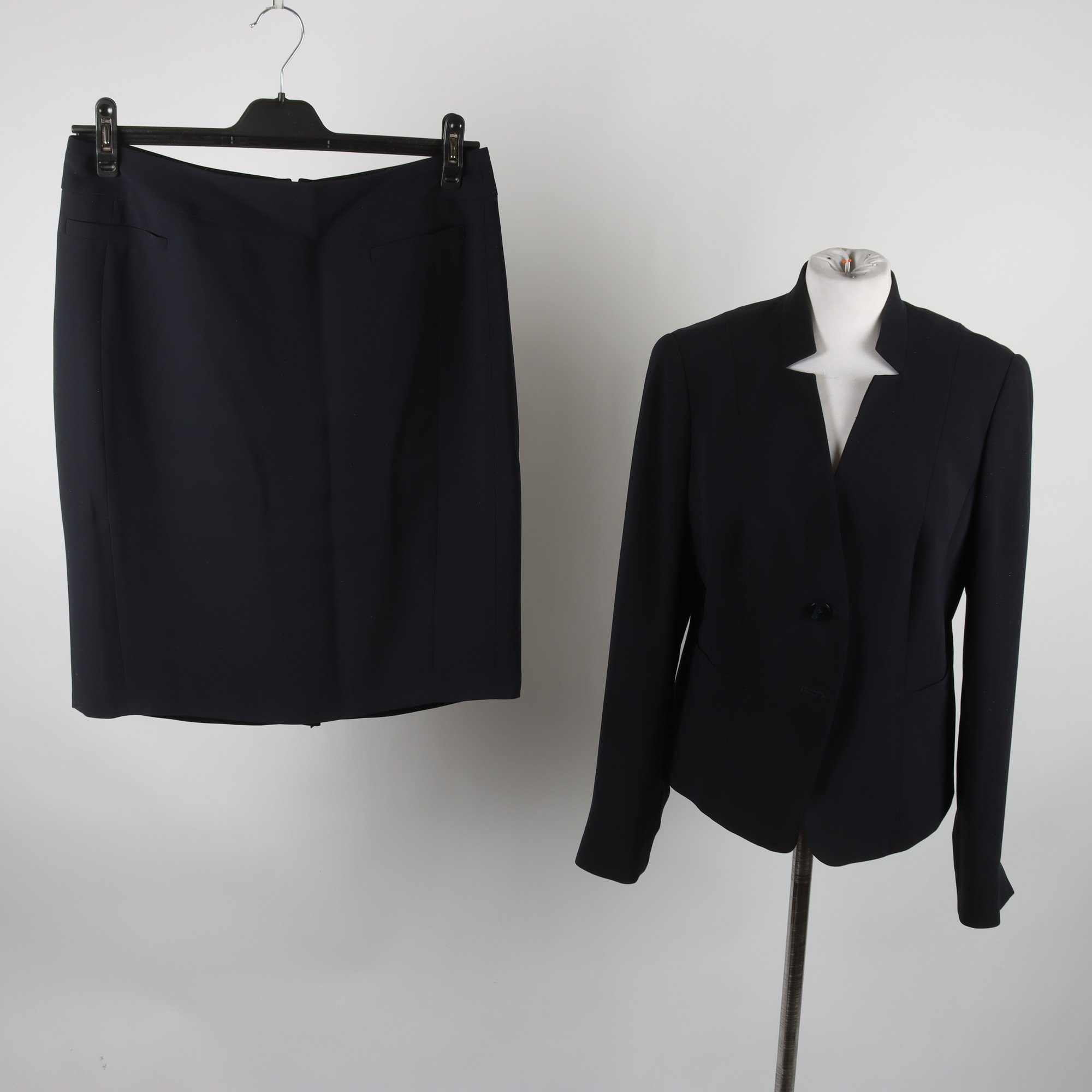 Kjol + kavaj, Gerry Weber, marinblå, stl. 38/40.