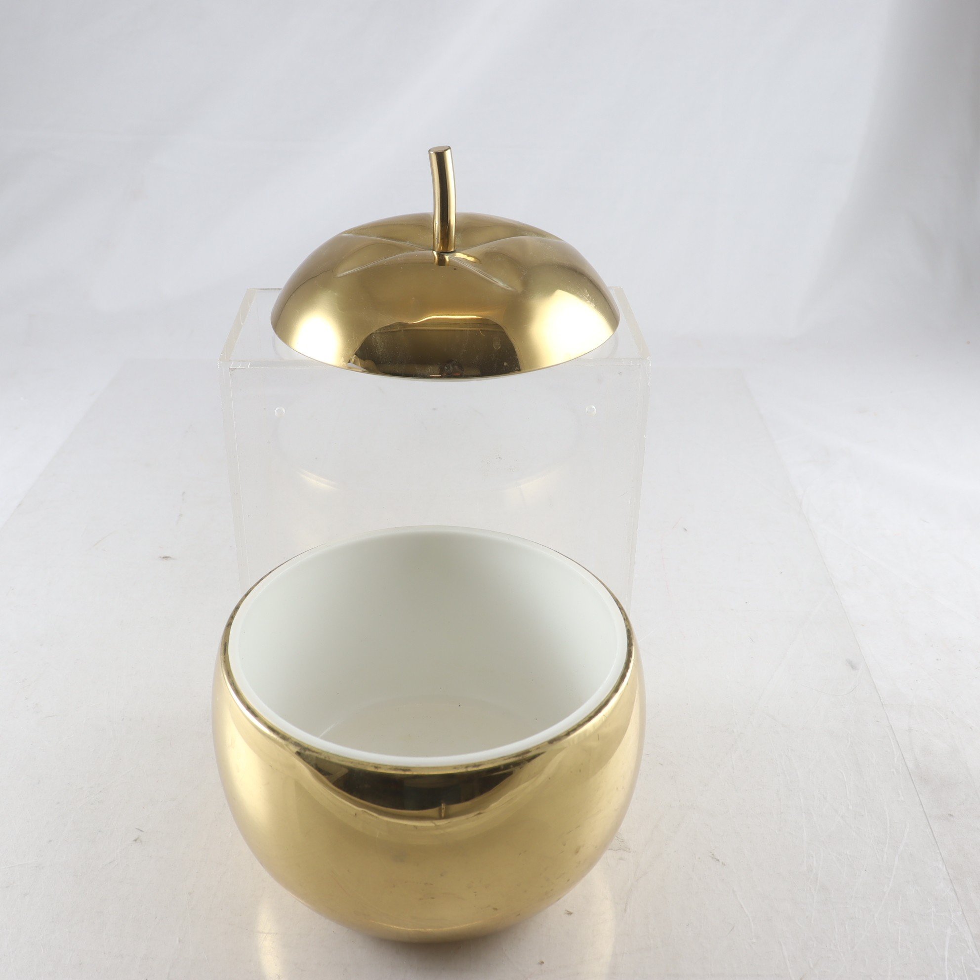 Ishink, gulmetall, äpple, 1960/70-tal. Samfraktas ej.