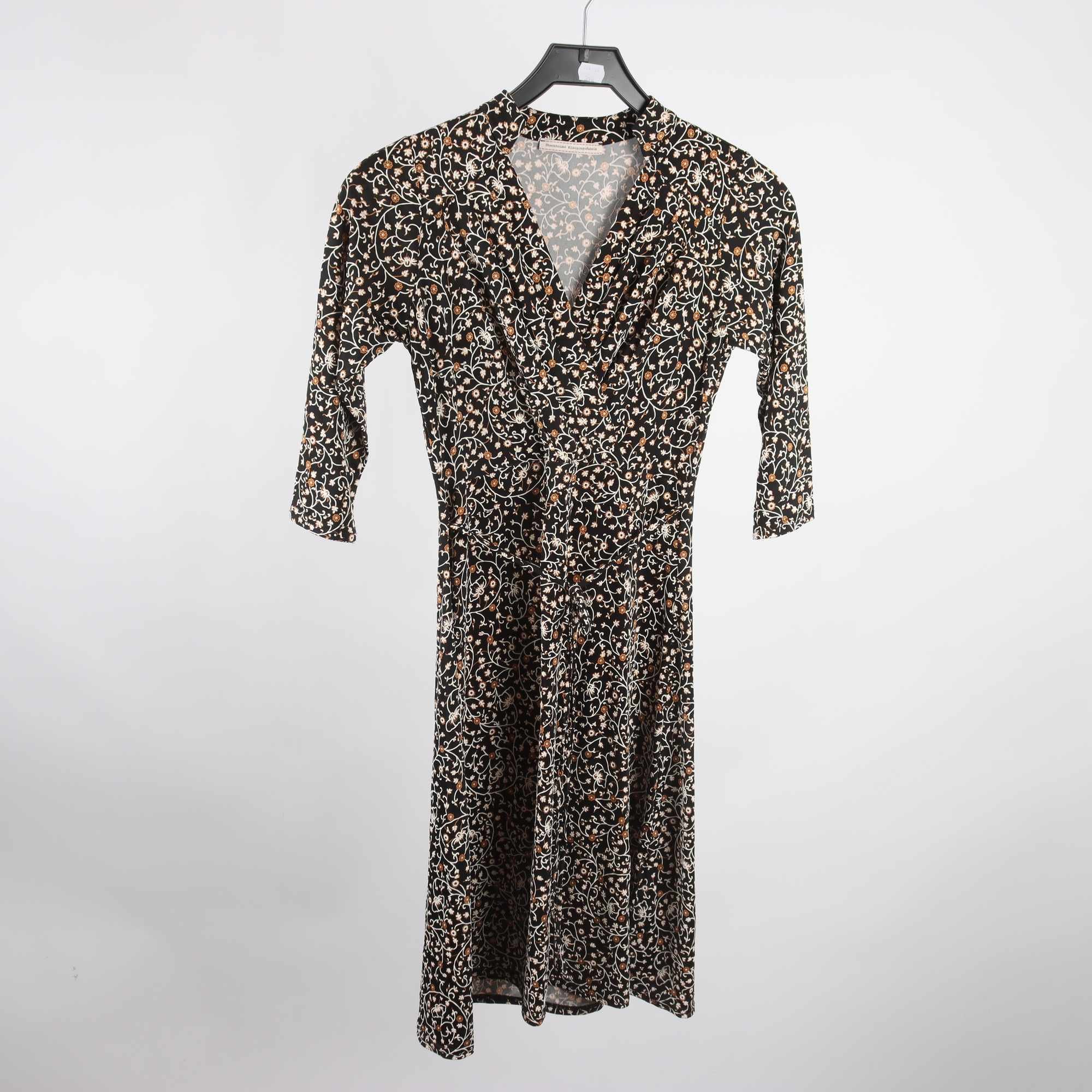 Klänning, Stockholms Klänningsfabrik, mönstrad, svart, stl. 36.