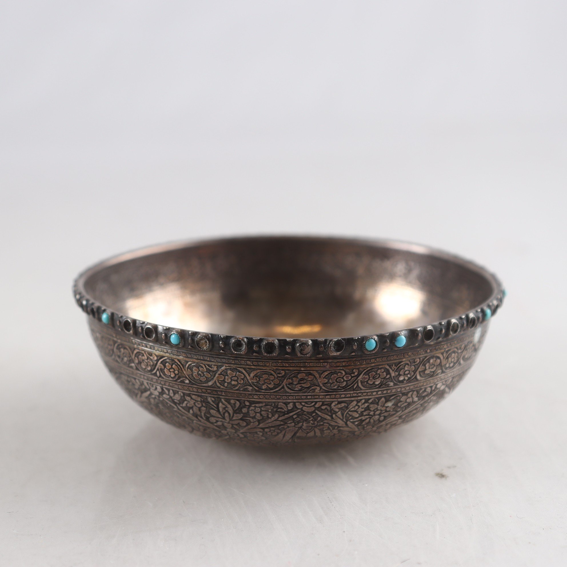 Skål, orientalisk, silver med stenar