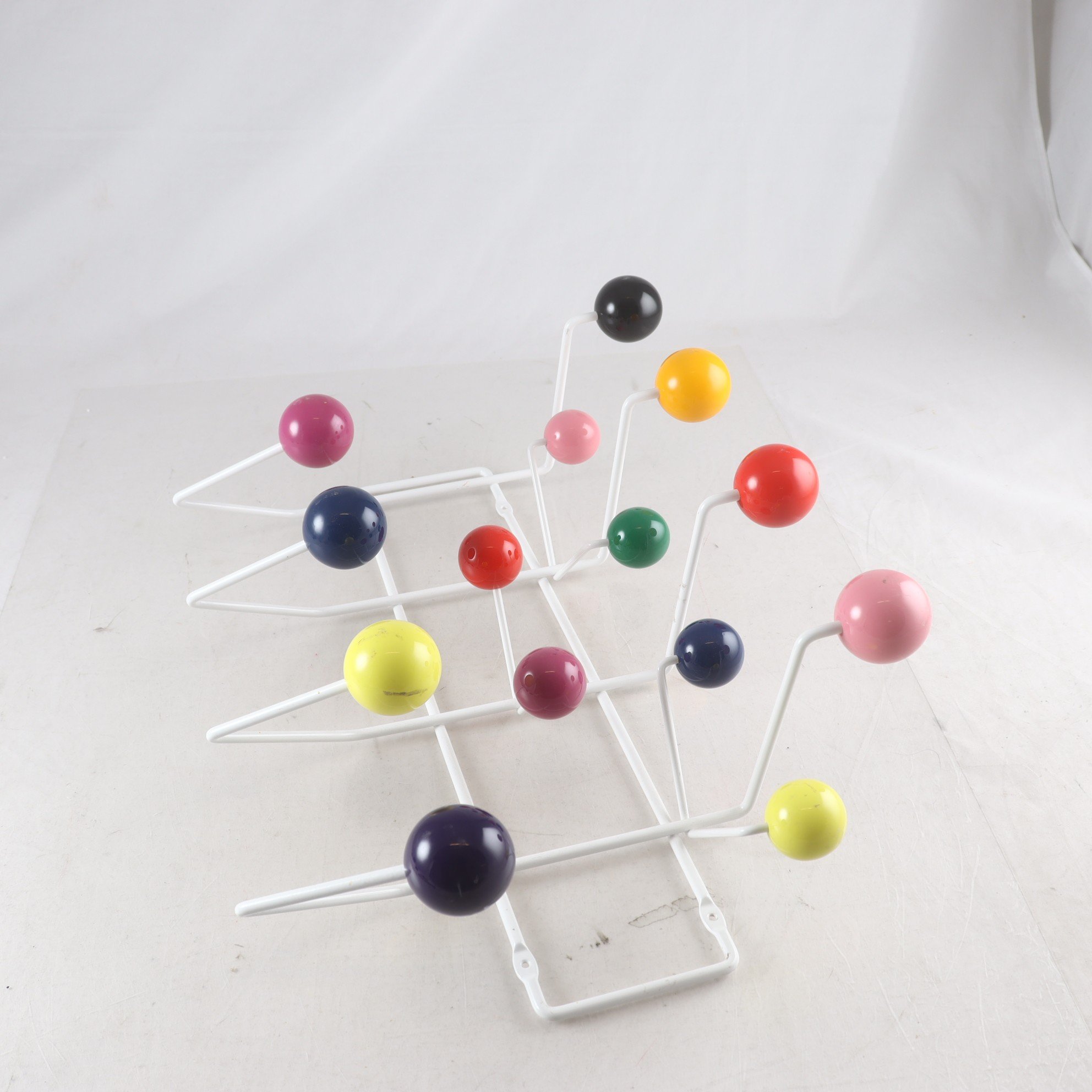 Klädhängare, ”Hang It All”, Charles & Rey Eames, Vitra. Samfraktas ej.