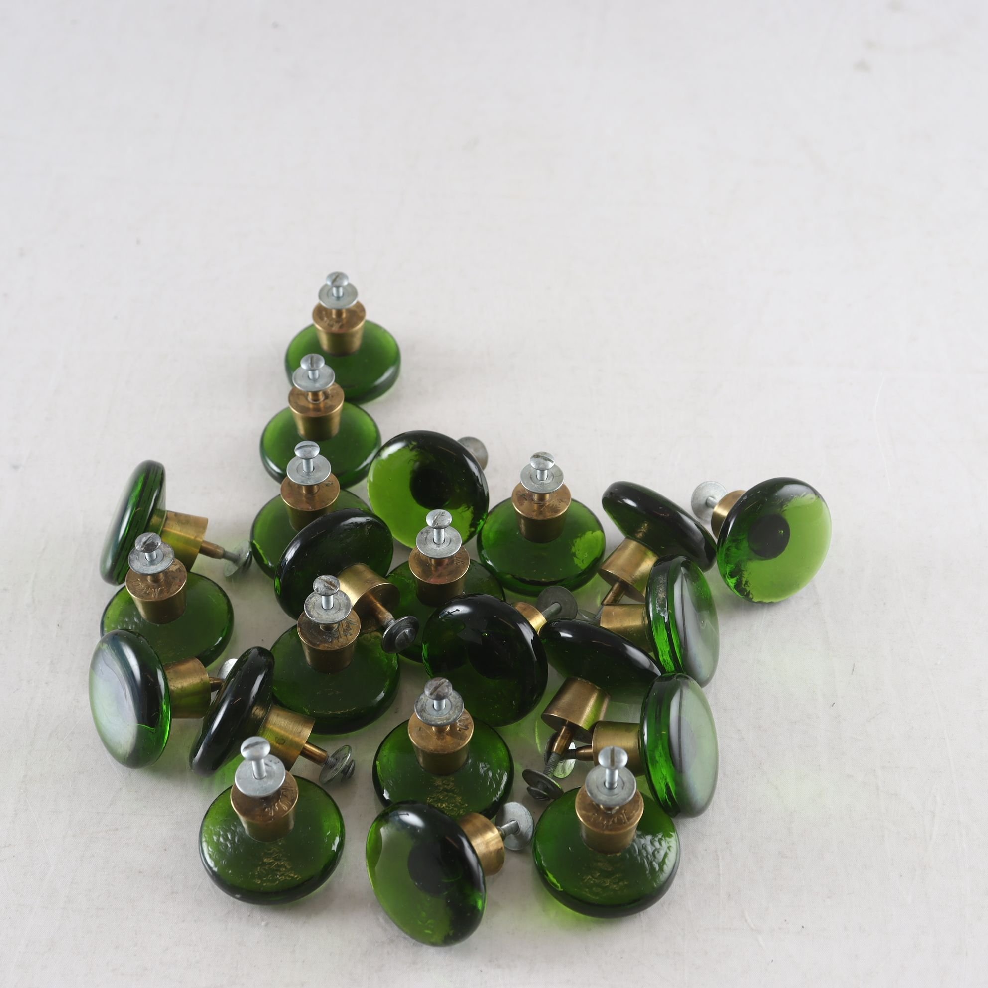 Knopphandtag, glas och mässing, Miller, 22 st